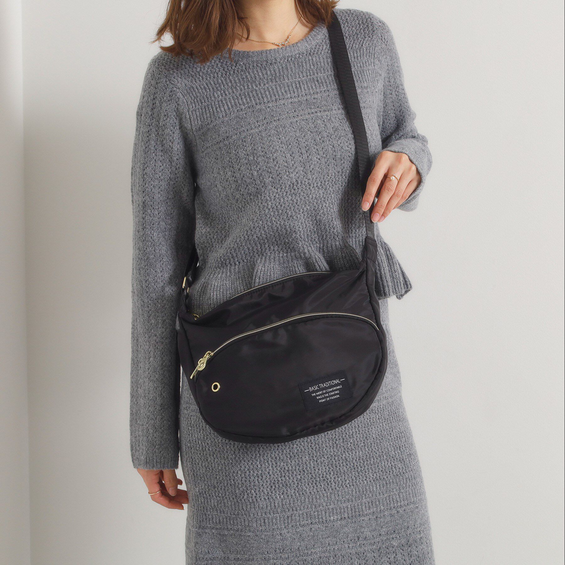 ITS&rsquo;DEMO「【防花粉】高密度ポリ半月ミニショルダー」|ショルダー・メッセンジャー|ブラック(019)