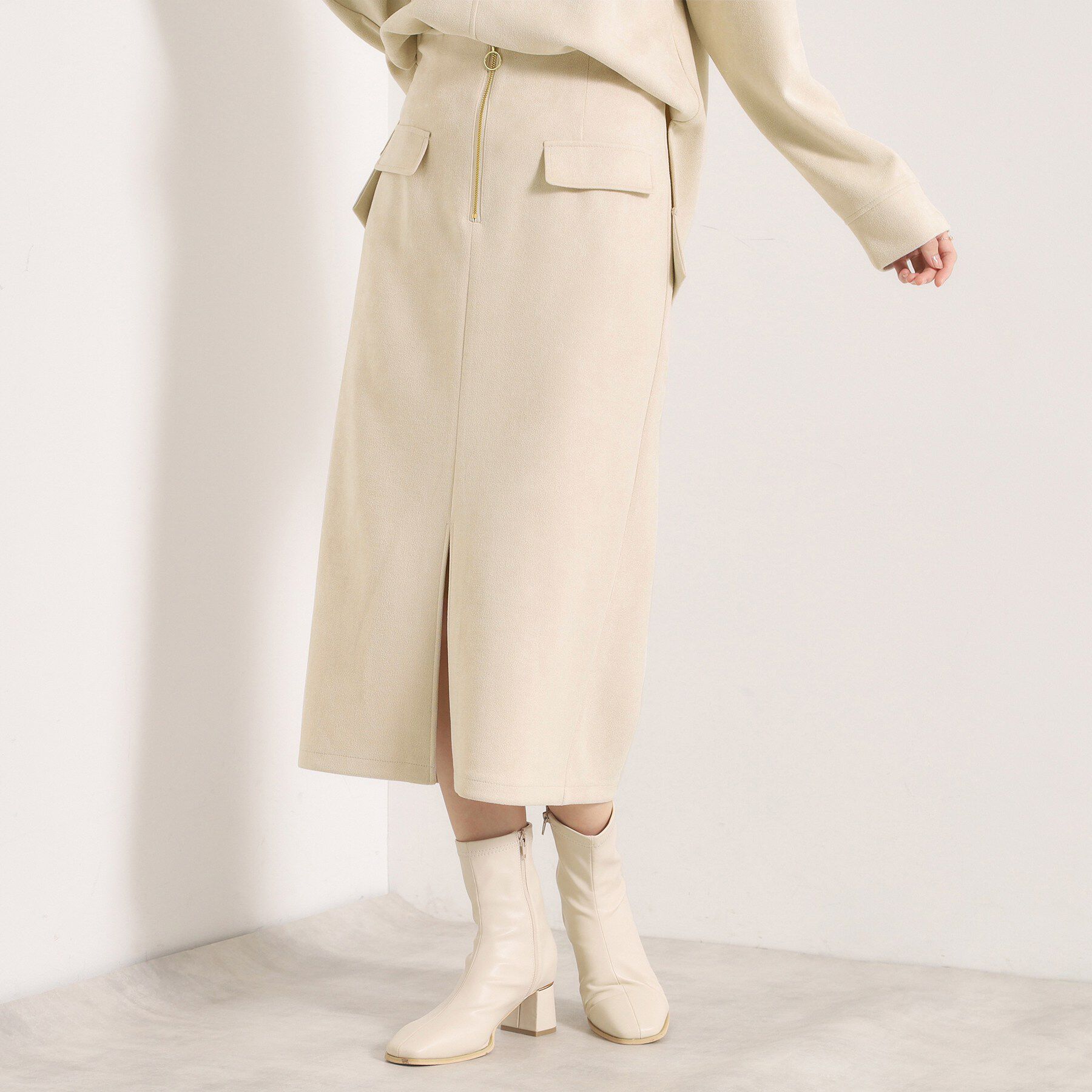 ITS&rsquo;DEMO「【セットアップ可／手洗い可】カットスエードスカート」|スカート|アイボリー(004)