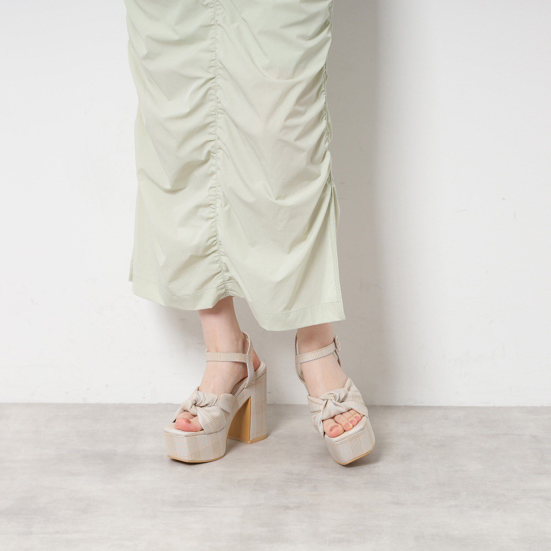 ESPERANZA「【ラク盛り／サンダル】リピーター続出／脚長美脚　ツイストリボンサンダル」|サンダル|