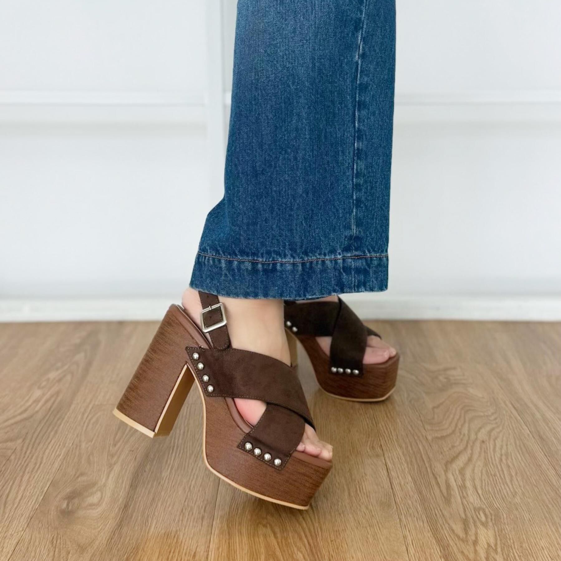 ESPERANZA「【ラク盛り／サンダル】リピーター続出／脚長美脚 クロススタッズサンダル」|サンダル|
