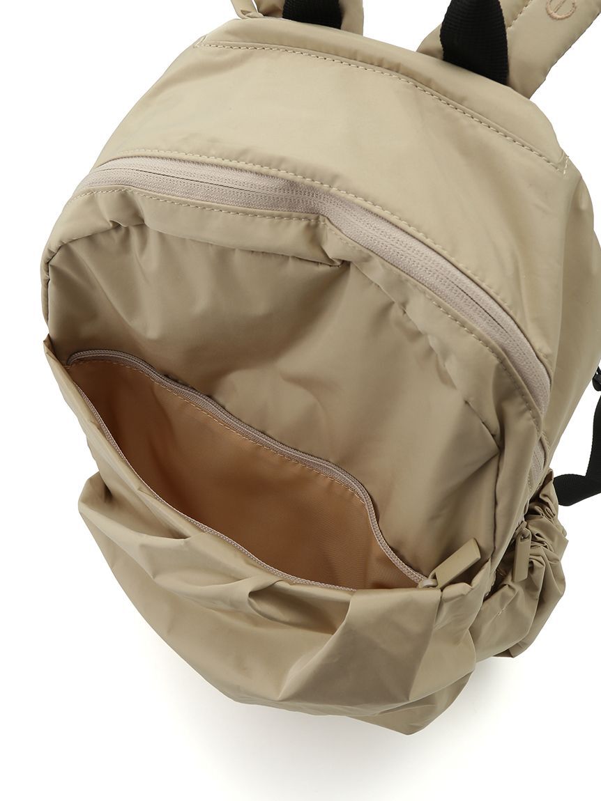 emmi atelier「【ONLINE限定カラー】eco 撥水ギャザーボディーバックパック」|リュック|