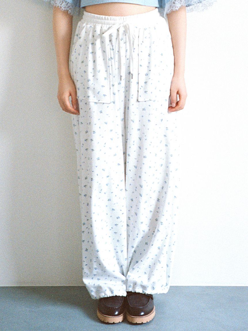 FURFUR「【限定カラー】ミニフラワープリントスウェットパンツ」|チノ|WHT