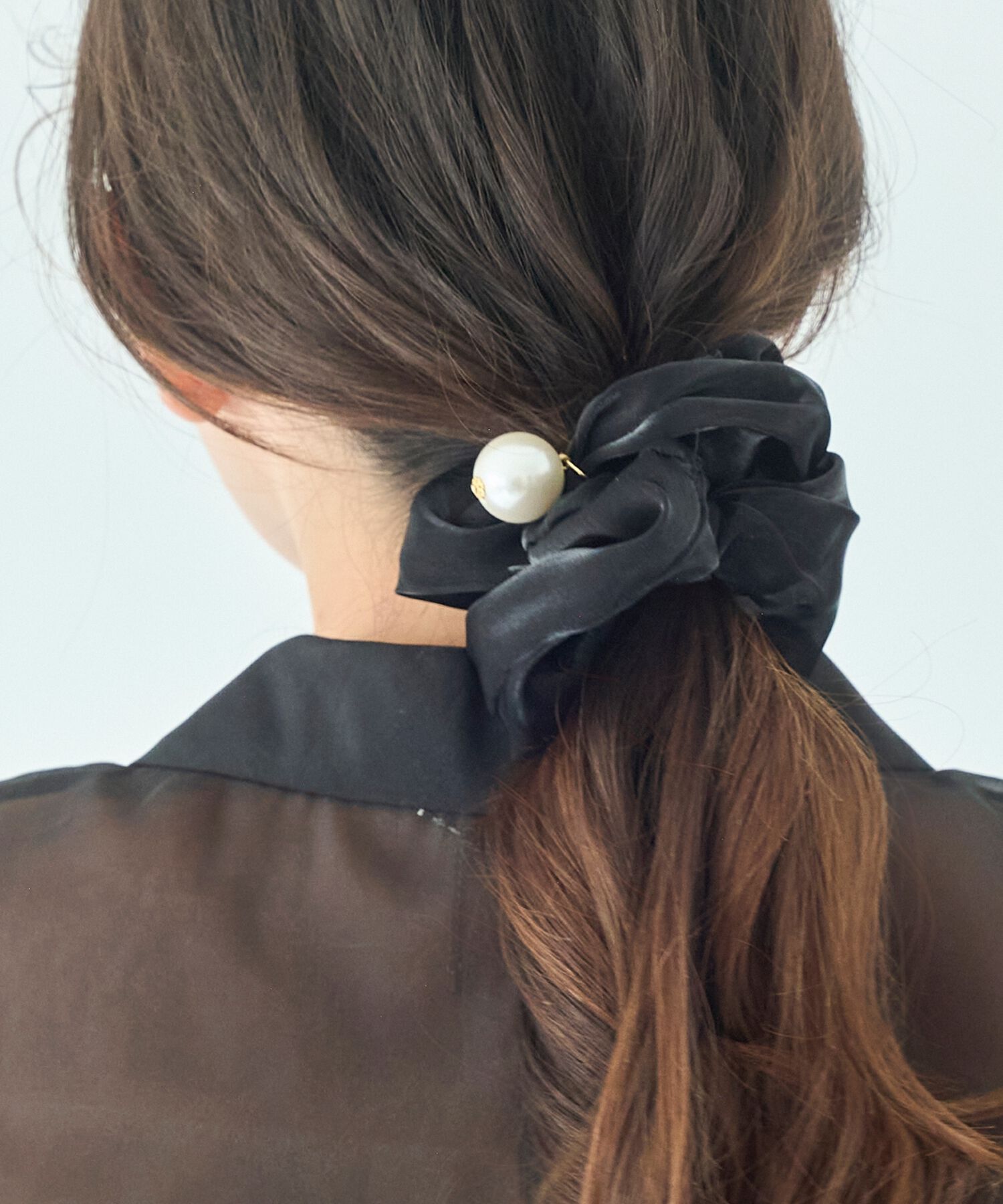  「ボリューミーシアーシュシュ　ブラック/パール/大ぶり」|ブレスレット・バングル|