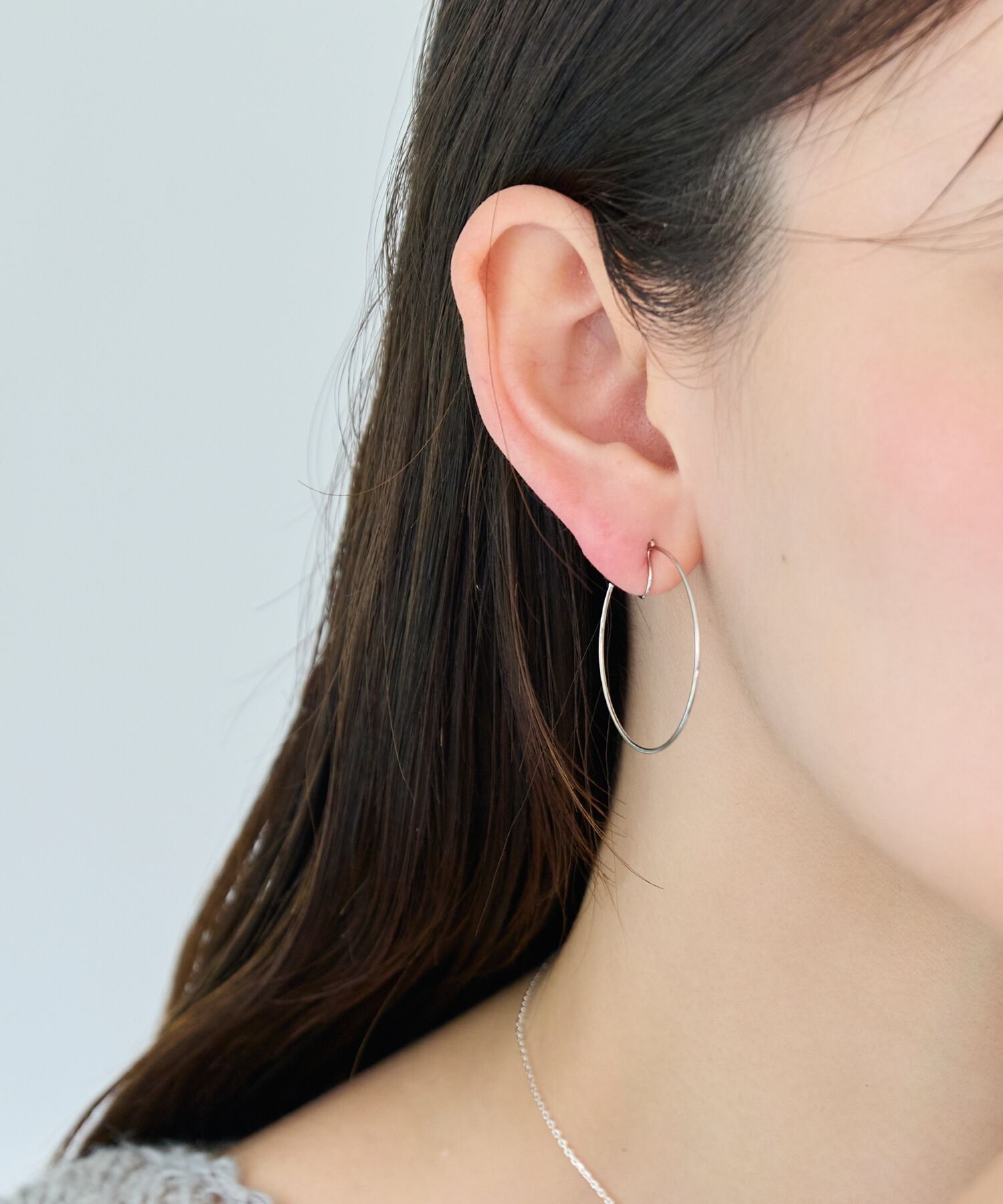 Phoebe「【痛くないシリーズ】ファセットスリムフープライトフィットイヤリング 　シルバー」|イヤリング|