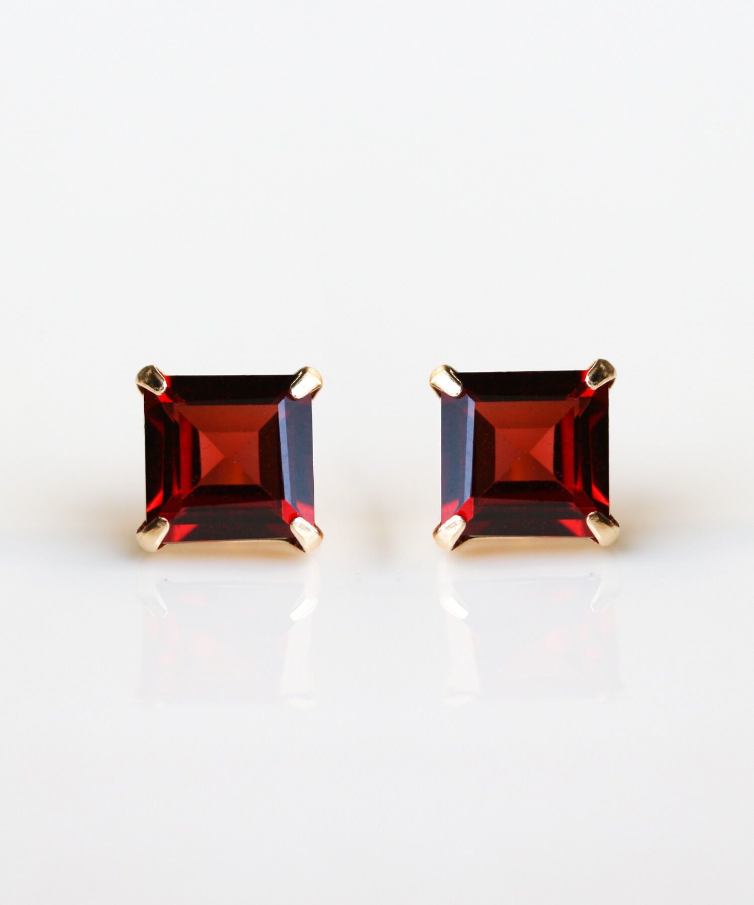  「ガーネット ピアス | K18」|ピアス|