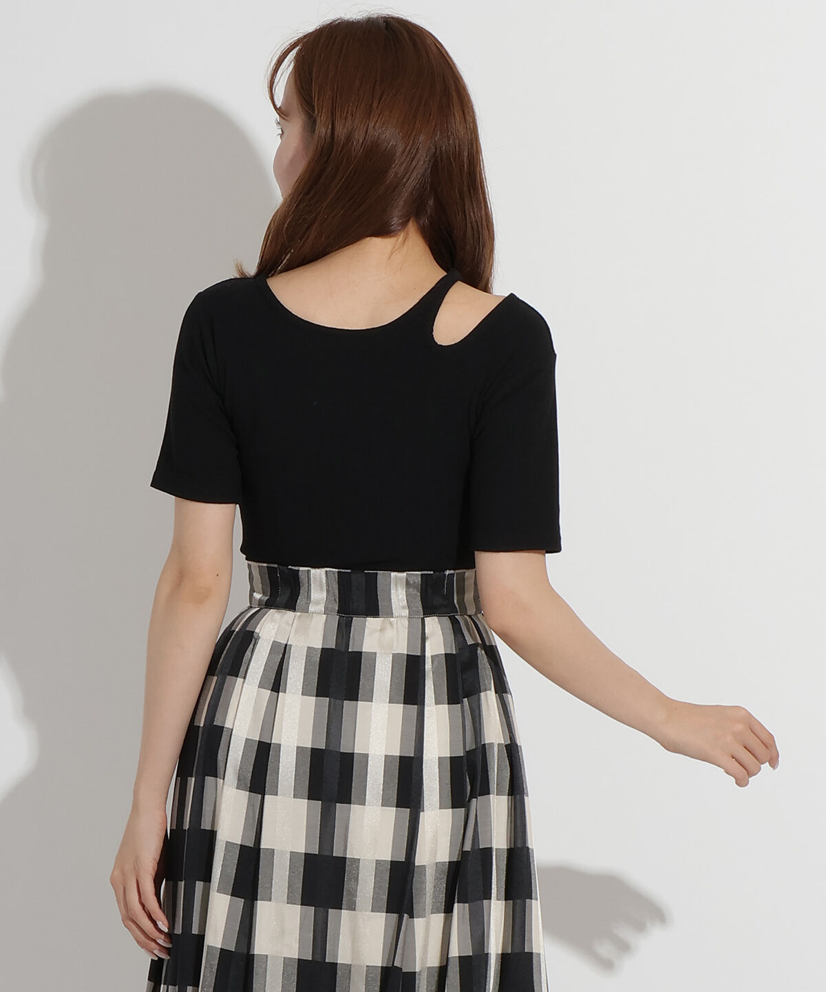 アンドクチュール「カットアウトTシャツ」|Tシャツ・カットソー|