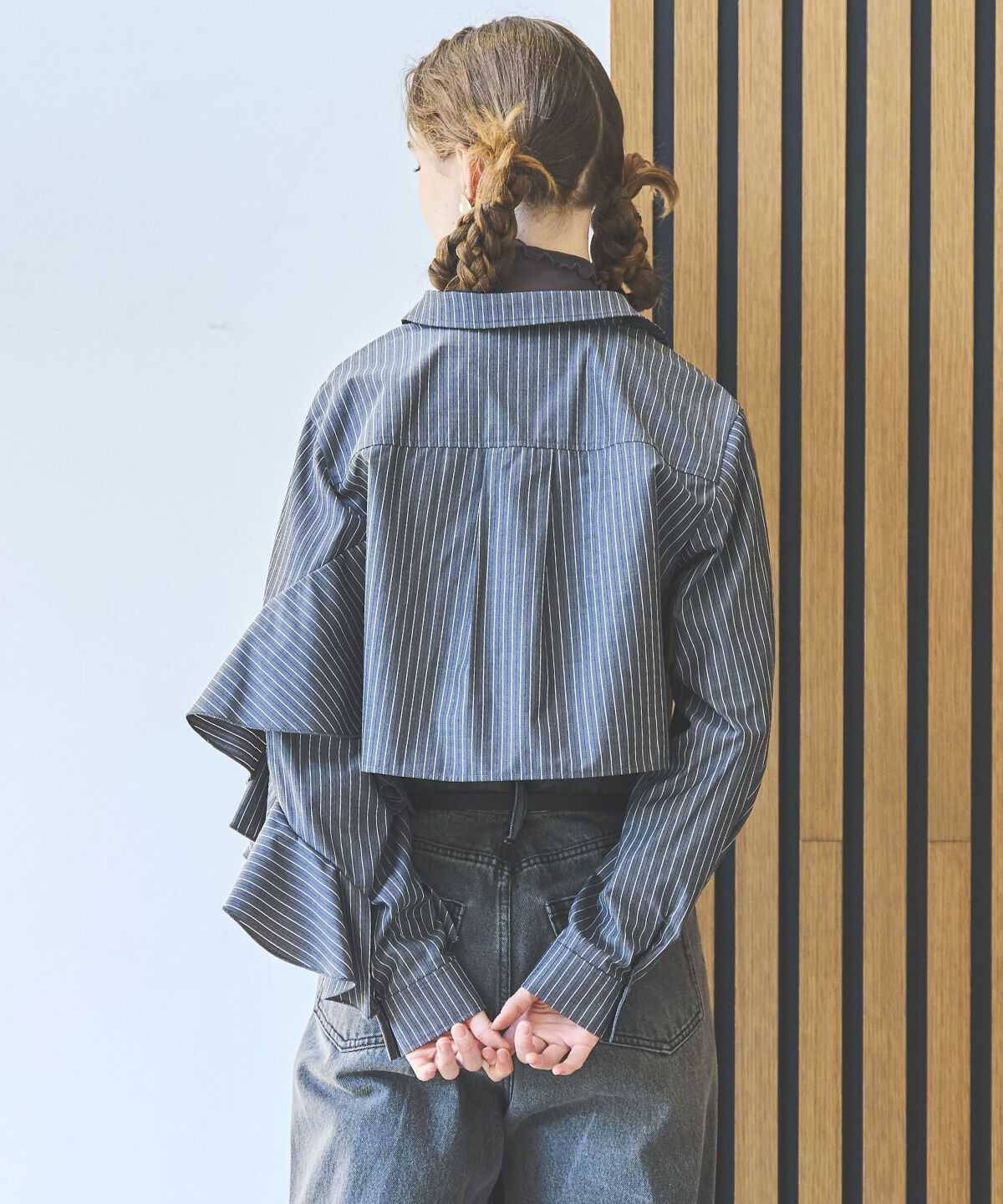 アンドクチュール「ストライプアシメフリルクロップドシャツ」|シャツ・ブラウス|