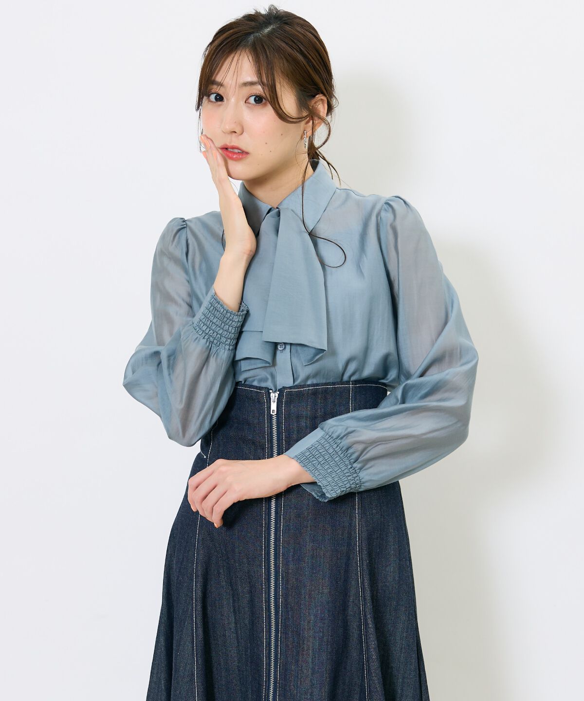 アンドクチュール「リボンタイ付きオーガンジーシャツ」|シャツ・ブラウス|