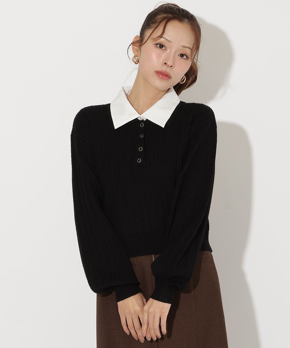 アンドクチュール「シャツ襟ケーブルニット」|ニット・セーター|