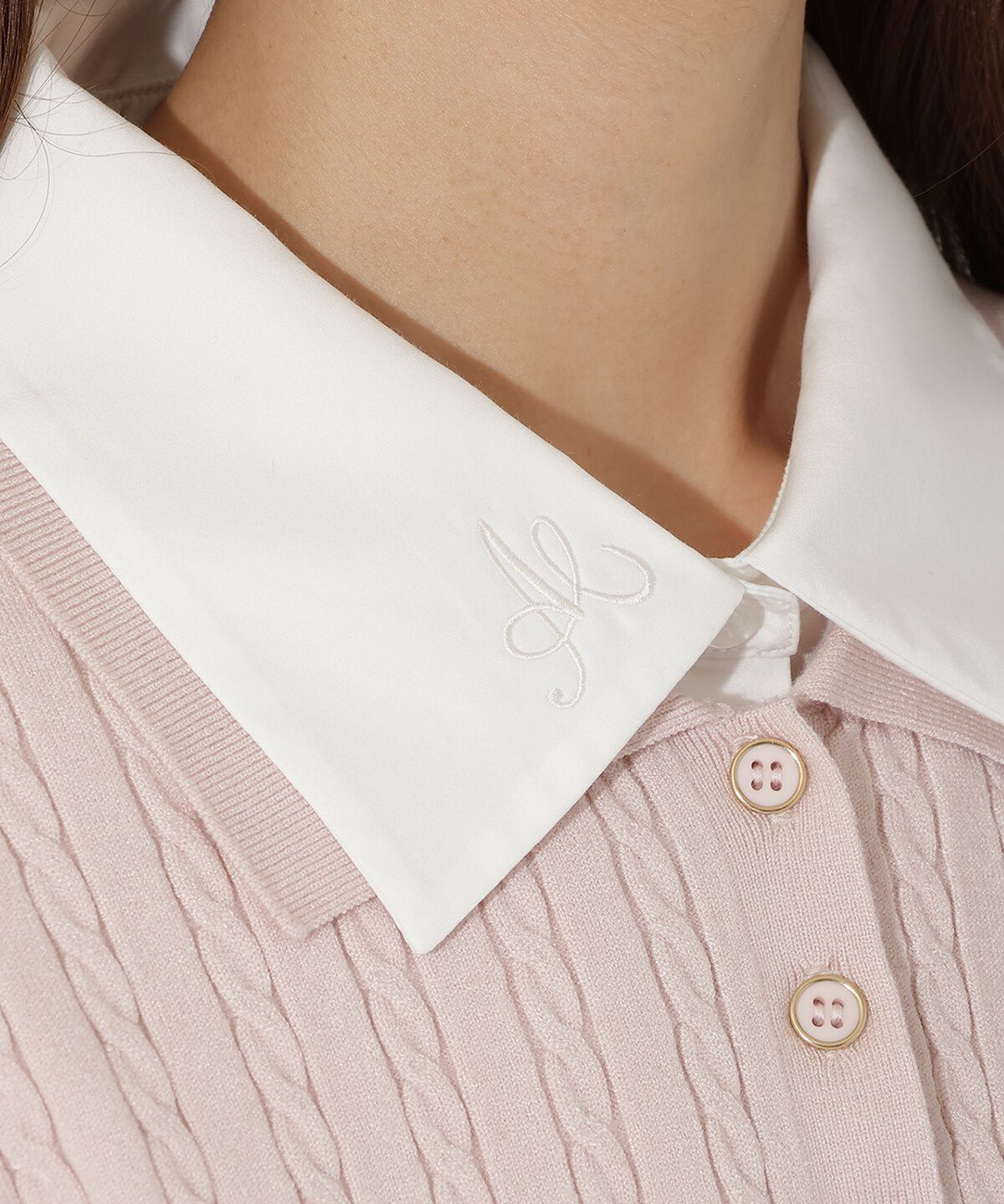 アンドクチュール「シャツ襟ケーブルニット」|ニット・セーター|