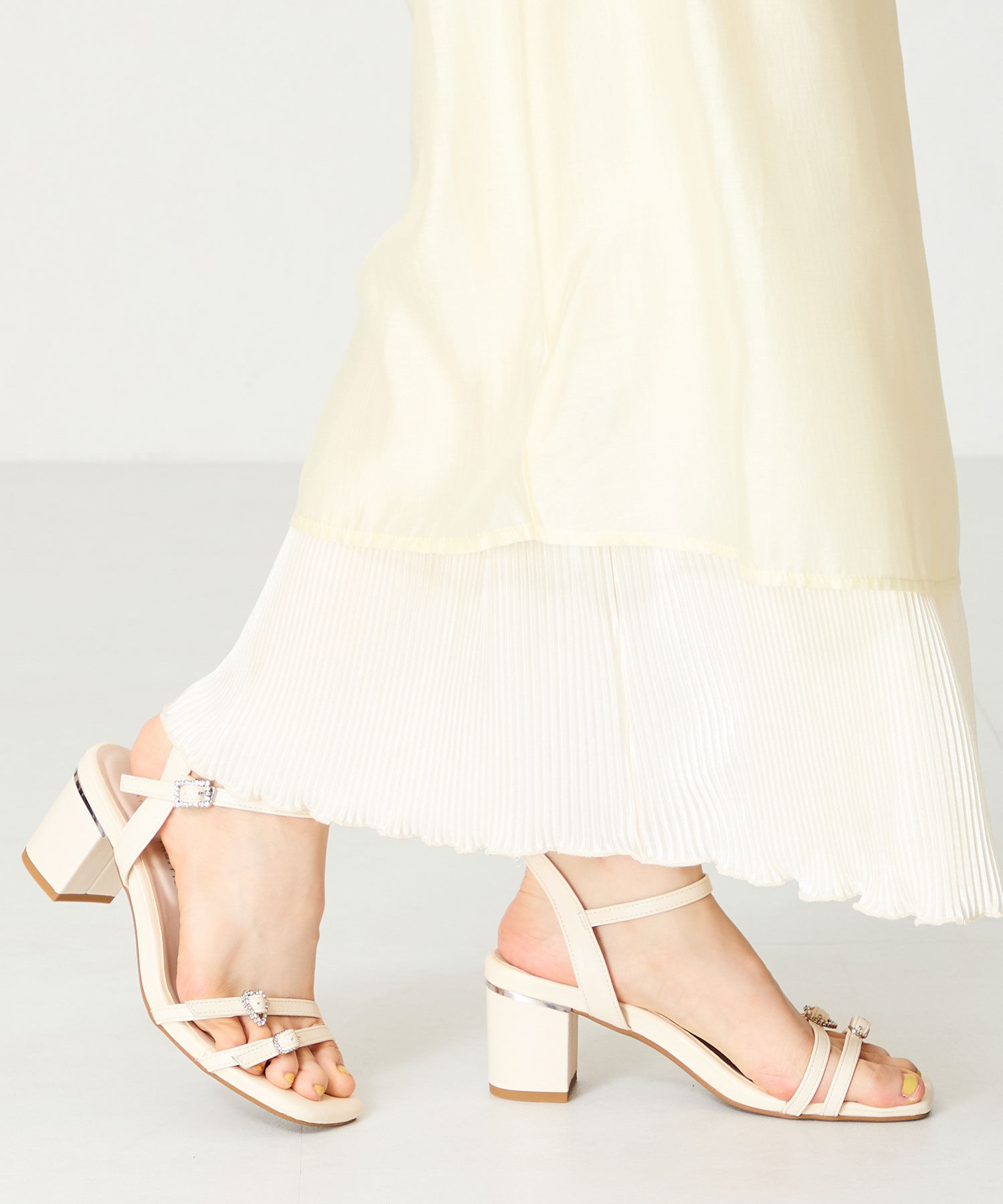 ORiental TRaffic「●2025春夏新作●マルチビジューバックルサンダル/51234」|サンダル|WHITE