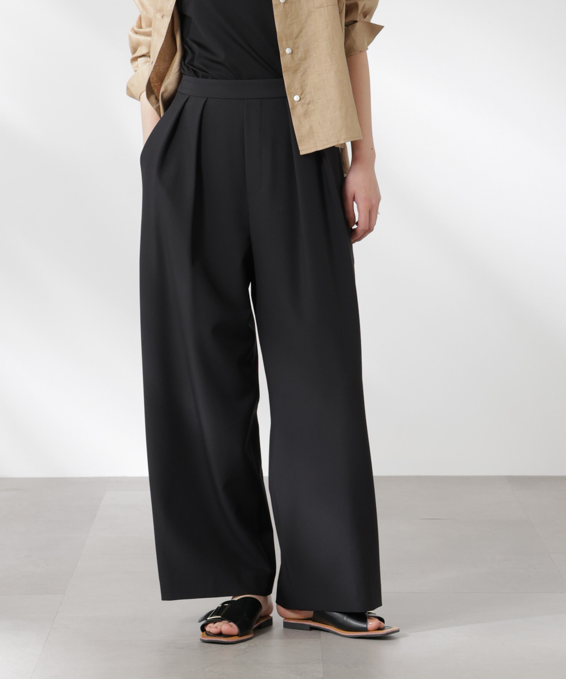 nano･universe「撥水UVストレッチタックワイドパンツ」|チノ|ブラック
