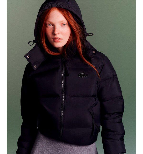 LACOSTE「ウィメンズ ボリュームハイネック ナイロンショート ダックダウンジャケット / フード取り外し可」|ダウン|ブラック