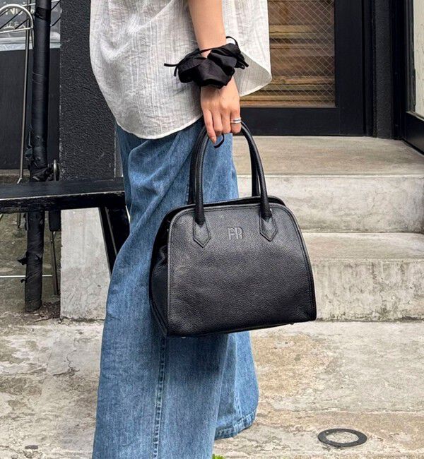 fredy emue「FR台形レザーバッグ」|ショルダー・メッセンジャー|ブラック