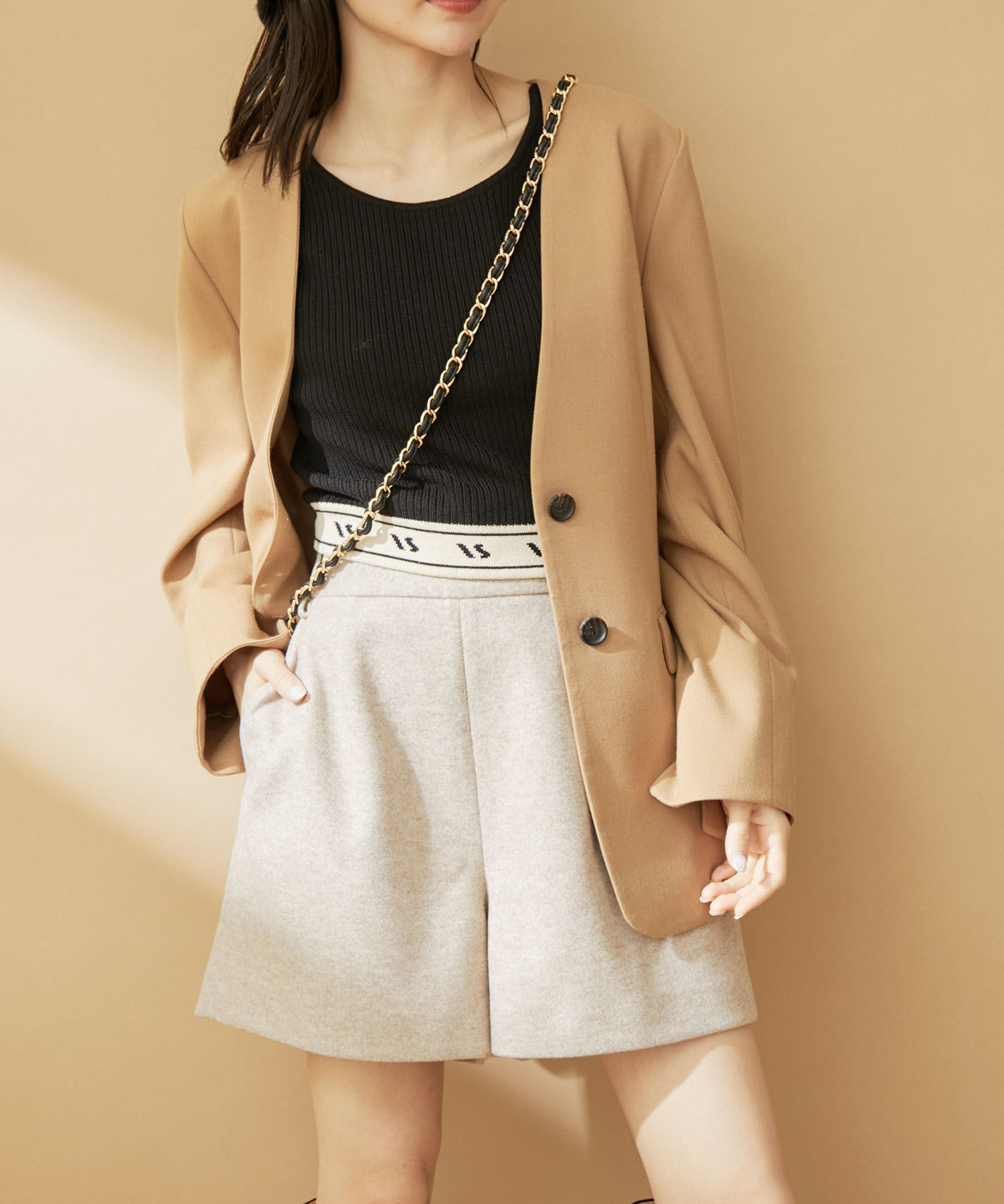 VIS「【STAYC SIEUN / SUMIN着用】【ViVi11月号掲載】ハイウエスト圧縮ショートパンツ」|スラックス|