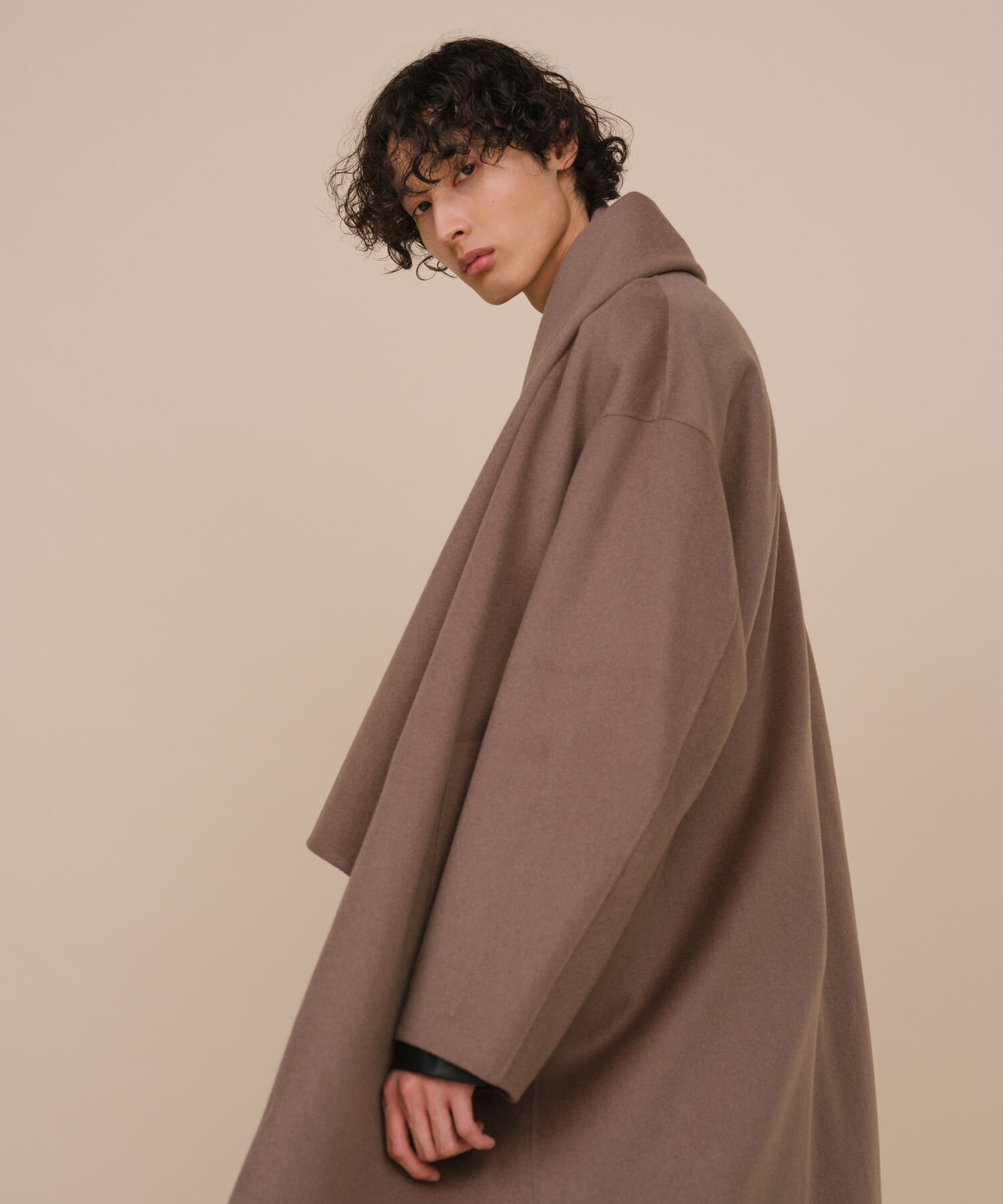 ADAM ET ROPE'「《マフラー付き》メリノウール ダブルフェイス セミダブル オーバー コート / 超軽量 / ユニセックス」|ステンカラーコート|