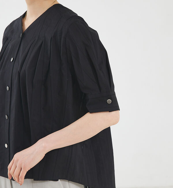 qualite「Vネックタックシャツ」|シャツ・ブラウス|