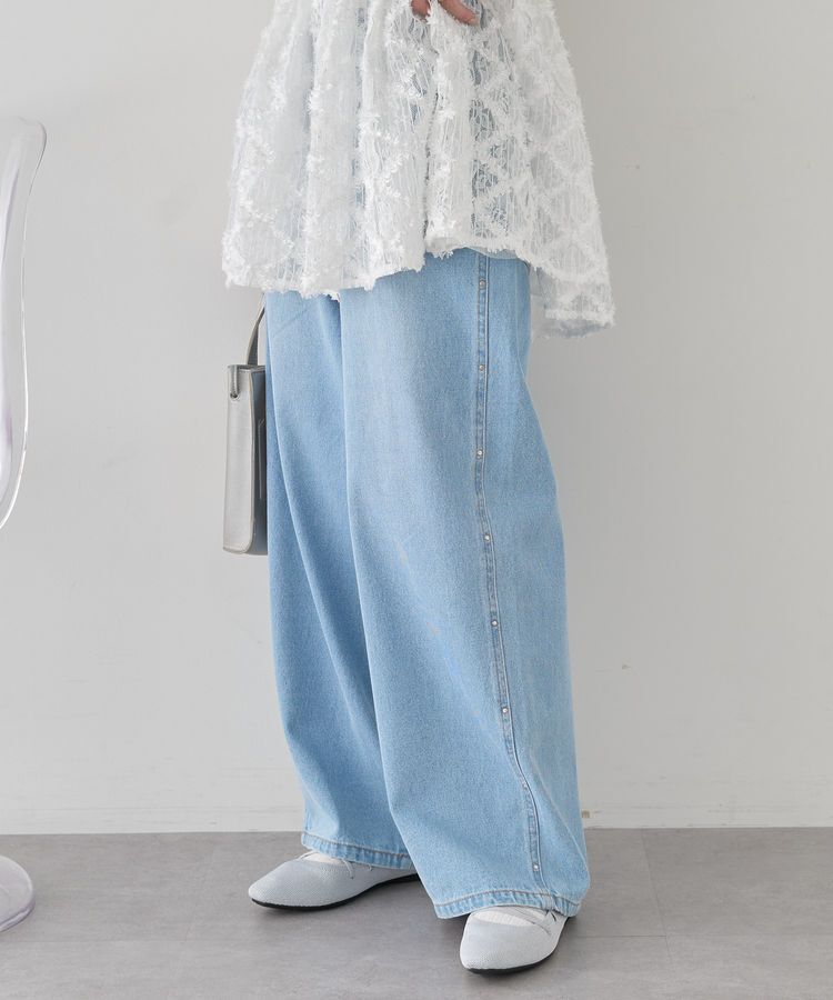 earth music&ecology「スタッズデニムパンツ」|デニム|Light indigo