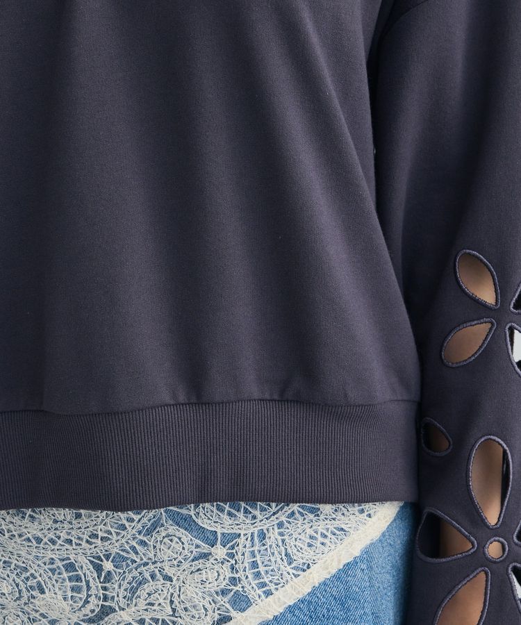 AnriettMusee「フラワーくり抜き刺繍スウェットプルオーバー」|スウェット・ジャージ|