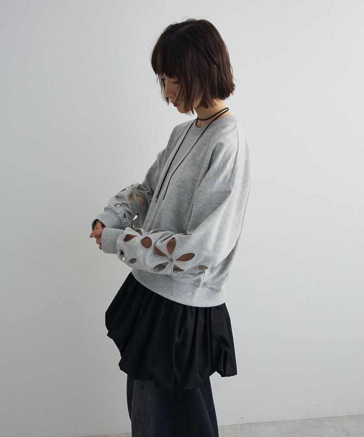 AnriettMusee「フラワーくり抜き刺繍スウェットプルオーバー」|スウェット・ジャージ|