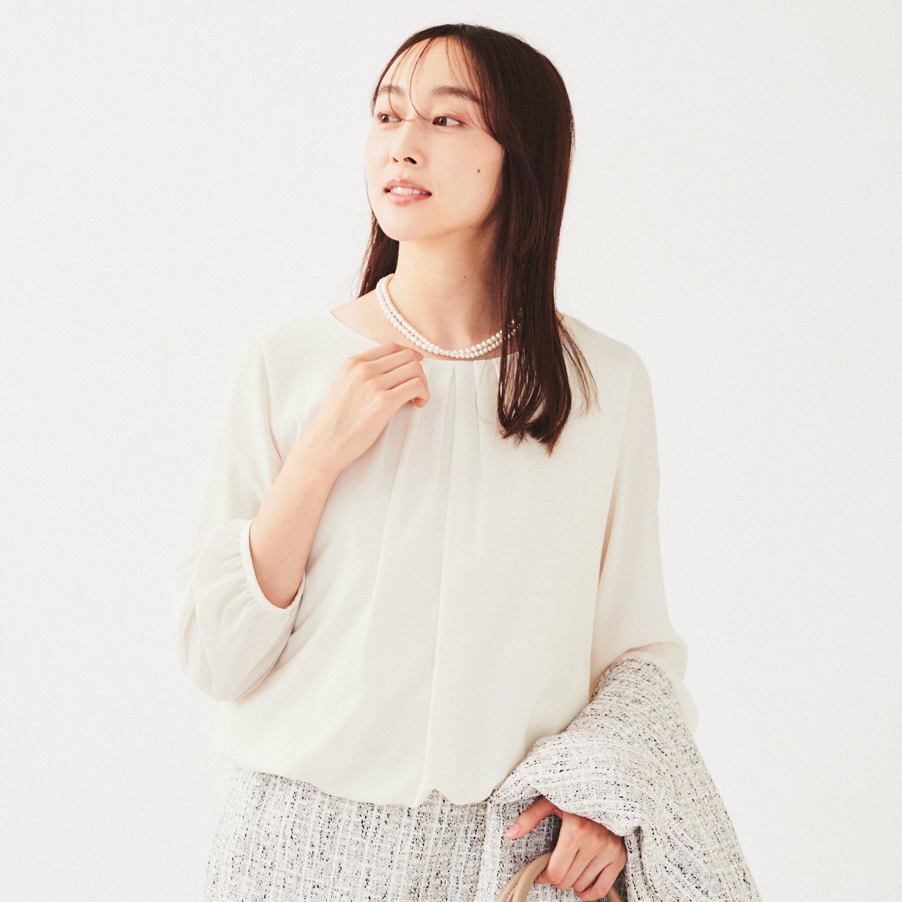 UNTITLED「【透けにくい/通勤】パウダリー タックブラウス」|シャツ・ブラウス|