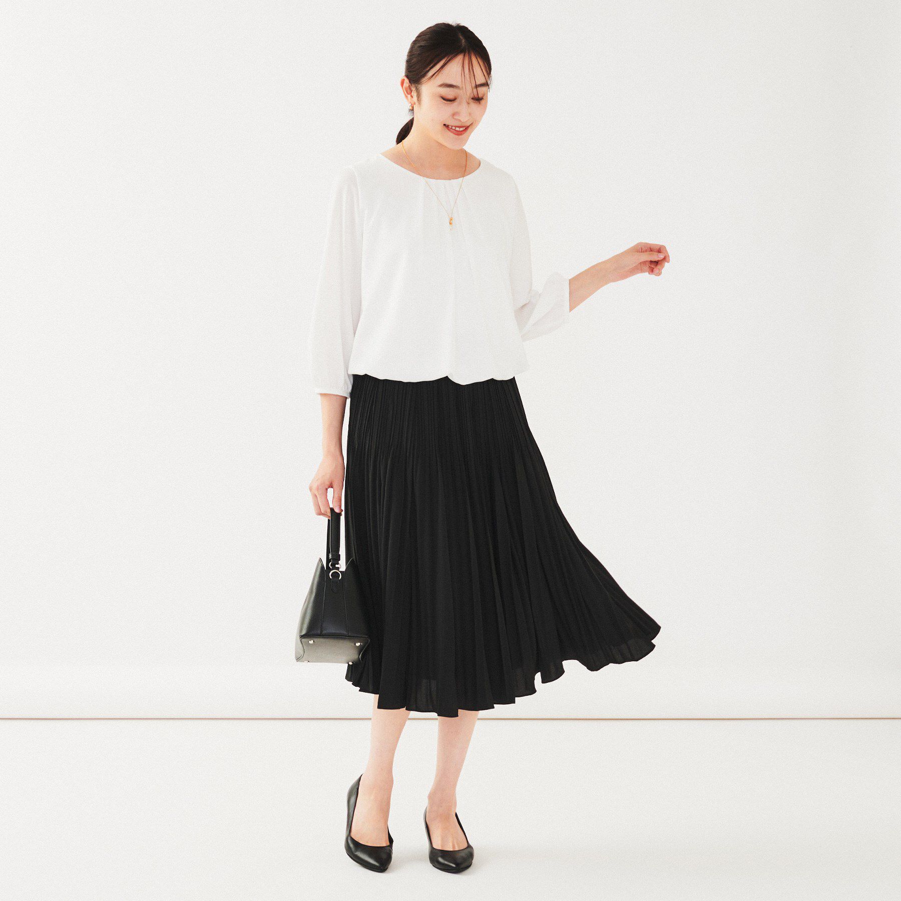 UNTITLED「【透けにくい/通勤】パウダリー タックブラウス」|シャツ・ブラウス|