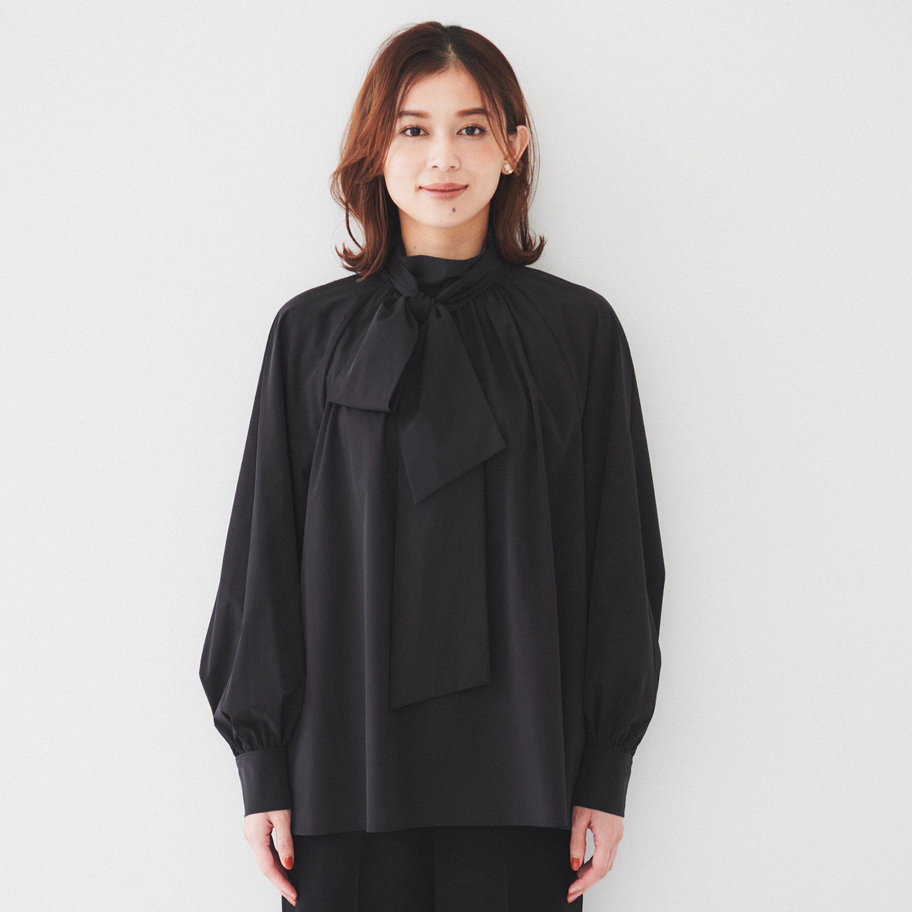 UNTITLED「【通勤】ボウタイ付スタンドネック ボリュームブラウス」|シャツ・ブラウス|