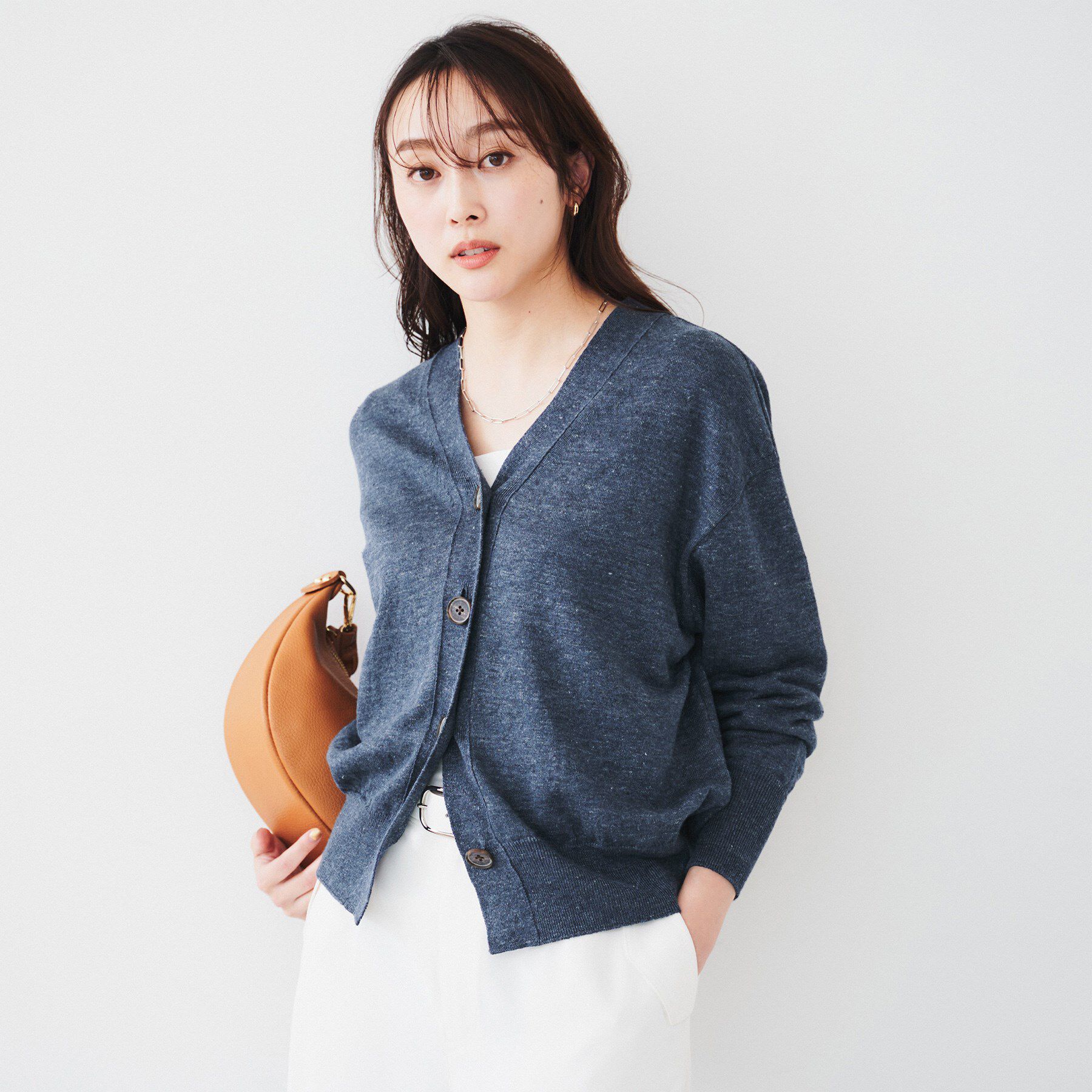 UNTITLED「【アンサンブル可能/手洗い可】リネン混ベーシックカーディガン」|カーディガン|ネイビー(094)