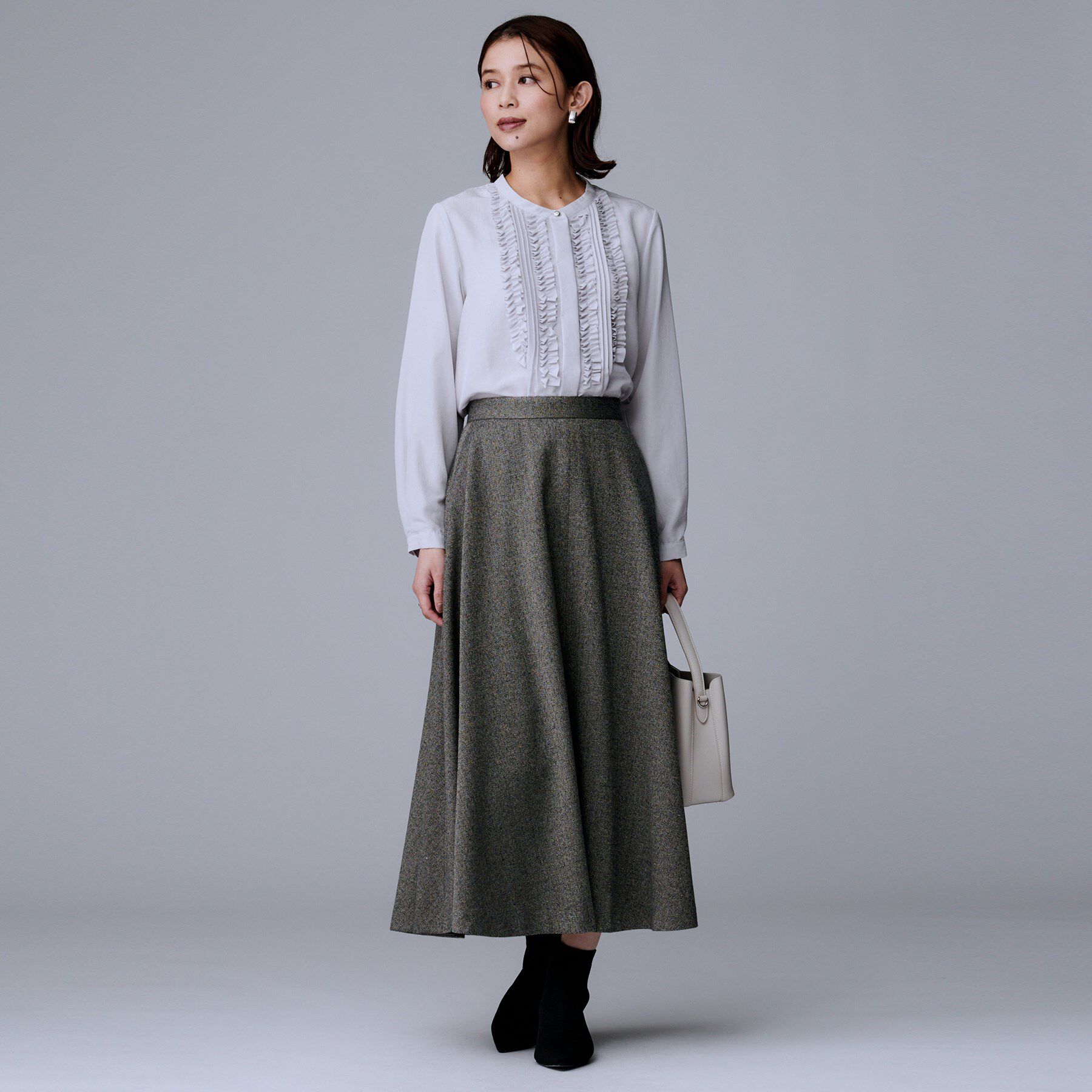 UNTITLED「【1枚で着映え/オンオフ着回し】フリルサテンブラウス」|シャツ・ブラウス|