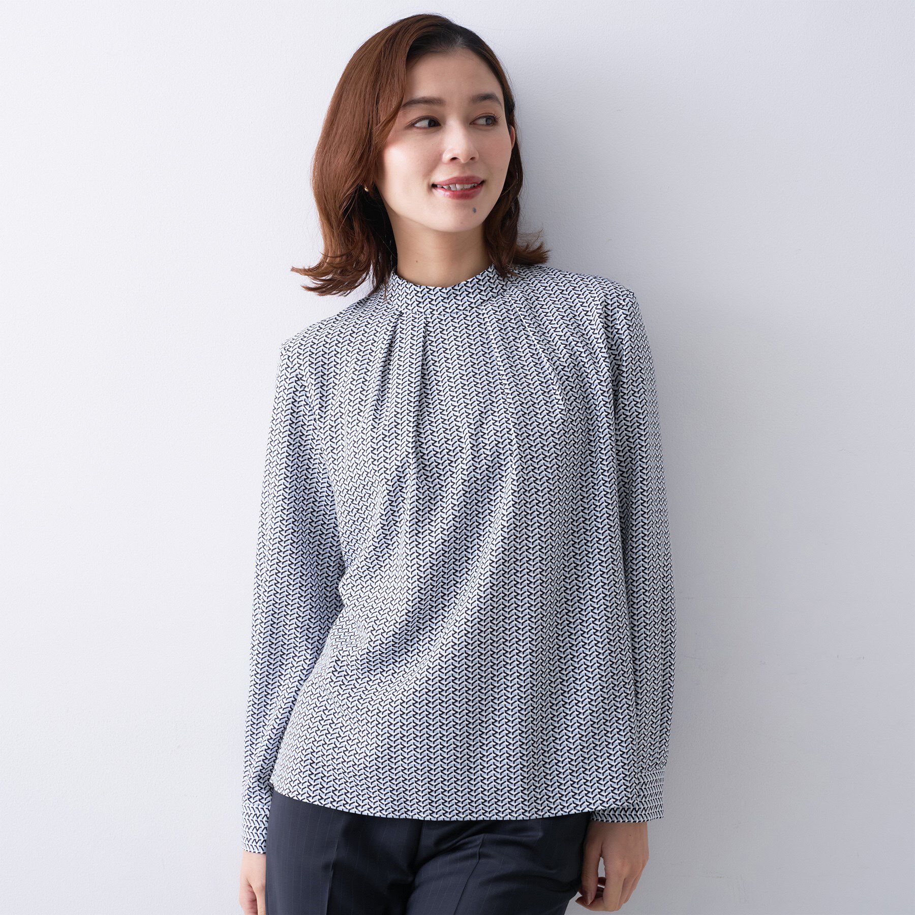 UNTITLED「【洗える/お仕事着】ジオメトリック ハイネックブラウス」|シャツ・ブラウス|