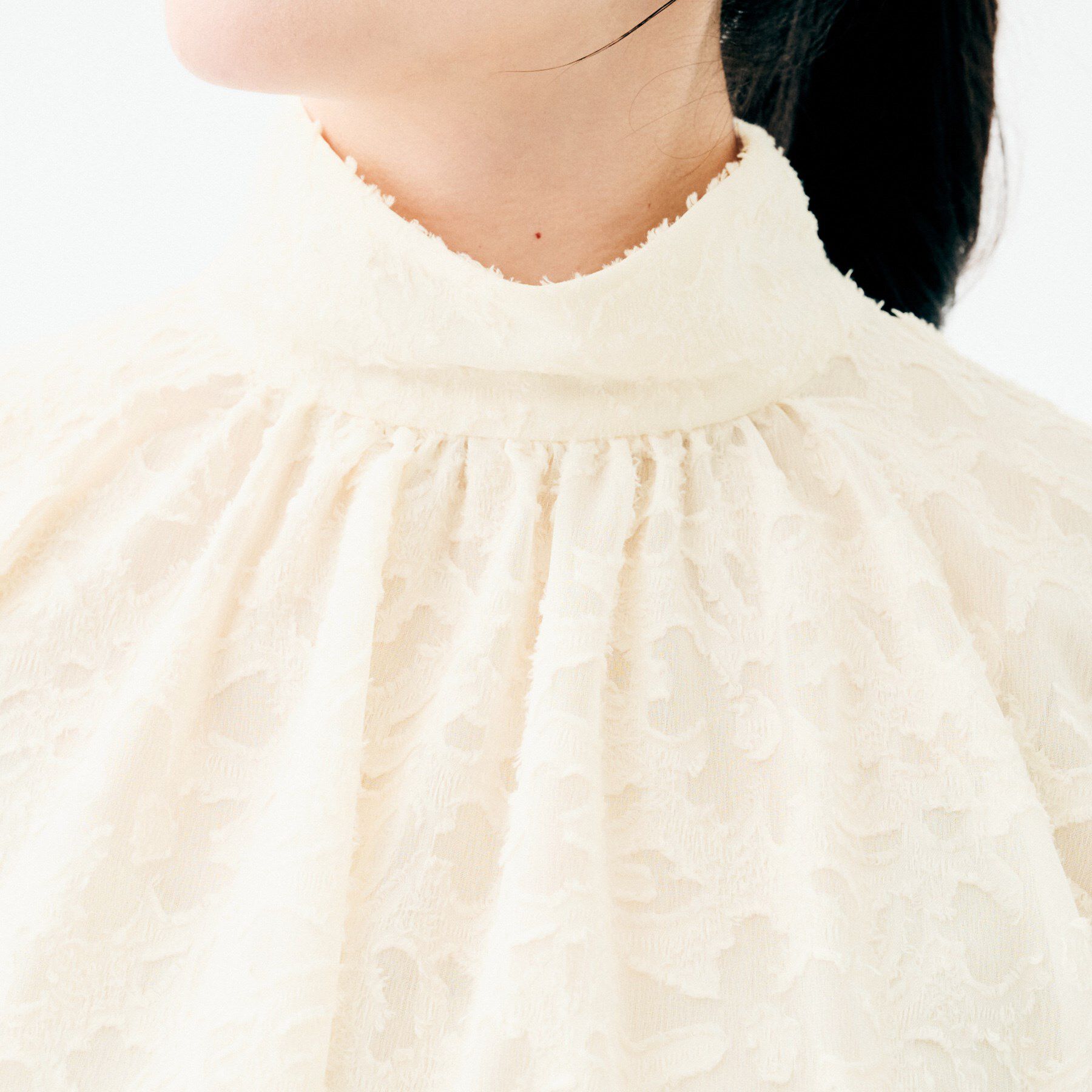 UNTITLED「【セレモニー/洗える/シアー】カットジャカード ボウタイブラウス」|シャツ・ブラウス|