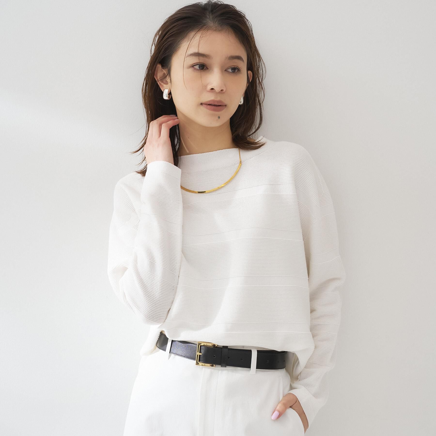 UNTITLED「【ゆったり/洗える】クロップドニットプルオーバー」|ニット・セーター|ホワイト(001)