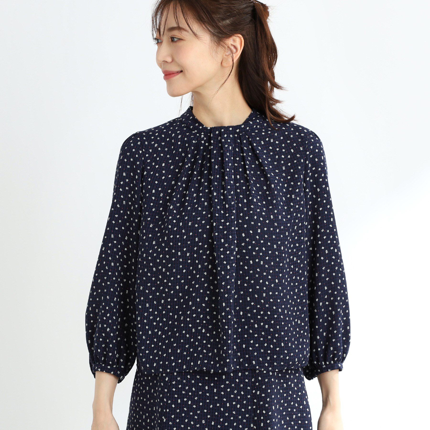 Reflect「【マシンウォッシュ可／セットアップ可能】コツキ柄プリントブラウス」|シャツ・ブラウス|