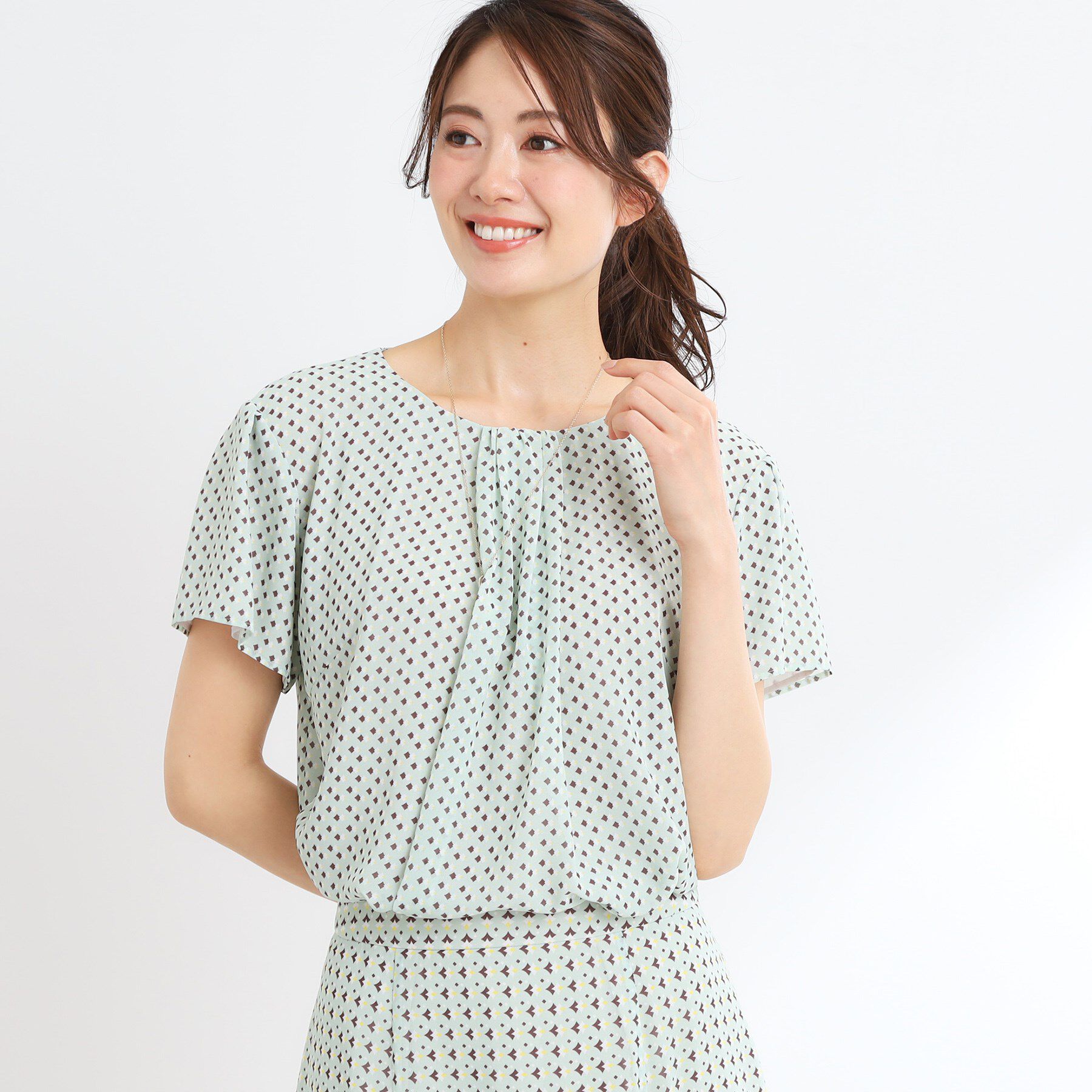 Reflect「【マシンウォッシュ可／セットアップ可】ギャザータックプリントブラウス」|シャツ・ブラウス|