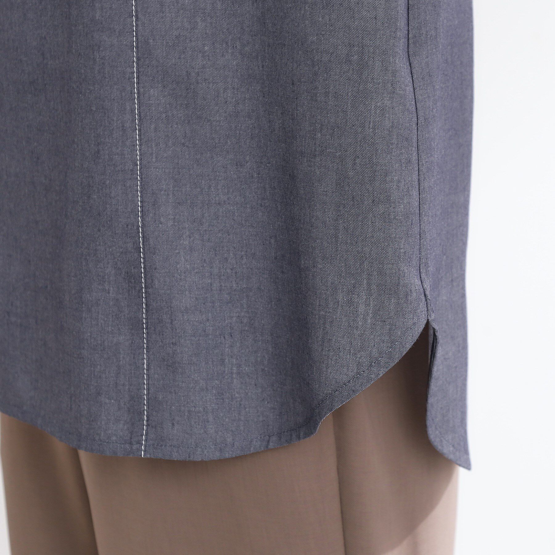 Reflect「【マシンウォッシュ可】デニム調プルオーバーブラウス」|シャツ・ブラウス|