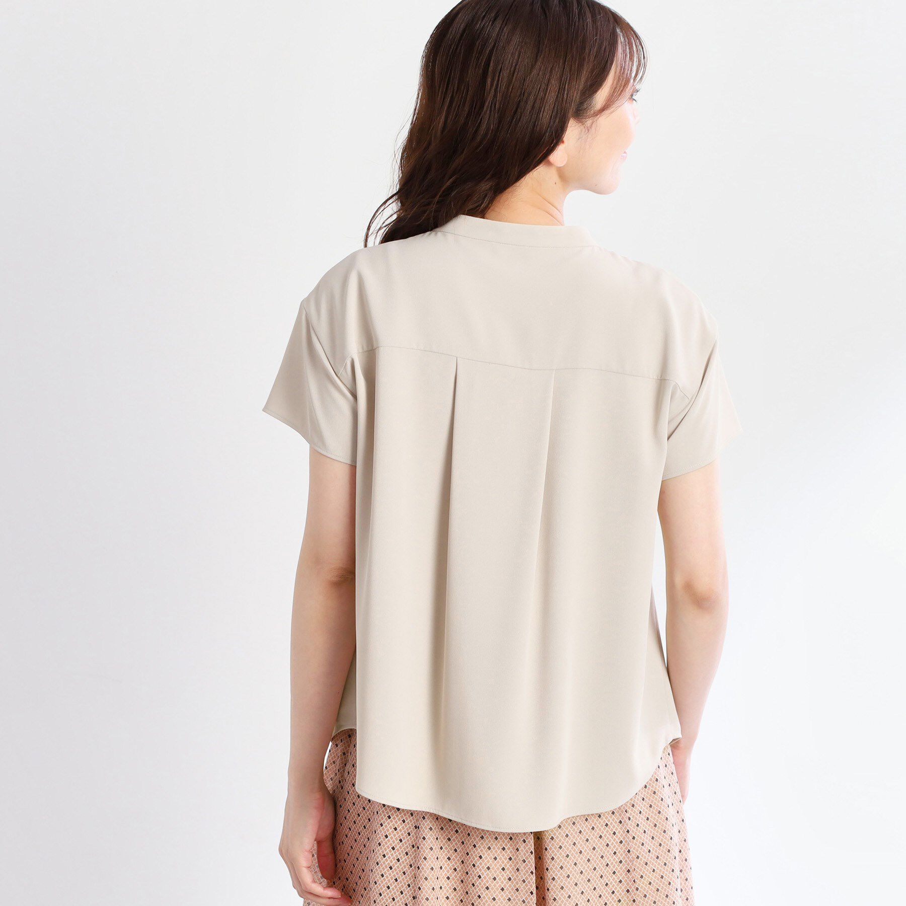 Reflect「【インナーに◎／すっきり見え！長め丈】タックデティールブラウス」|シャツ・ブラウス|