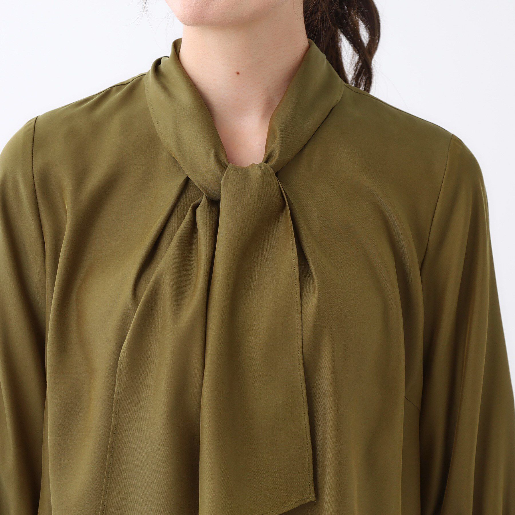 Reflect「【キレイめスタイル／通勤におすすめ◎】ボウタイシャンブレーカラーブラウス」|シャツ・ブラウス|