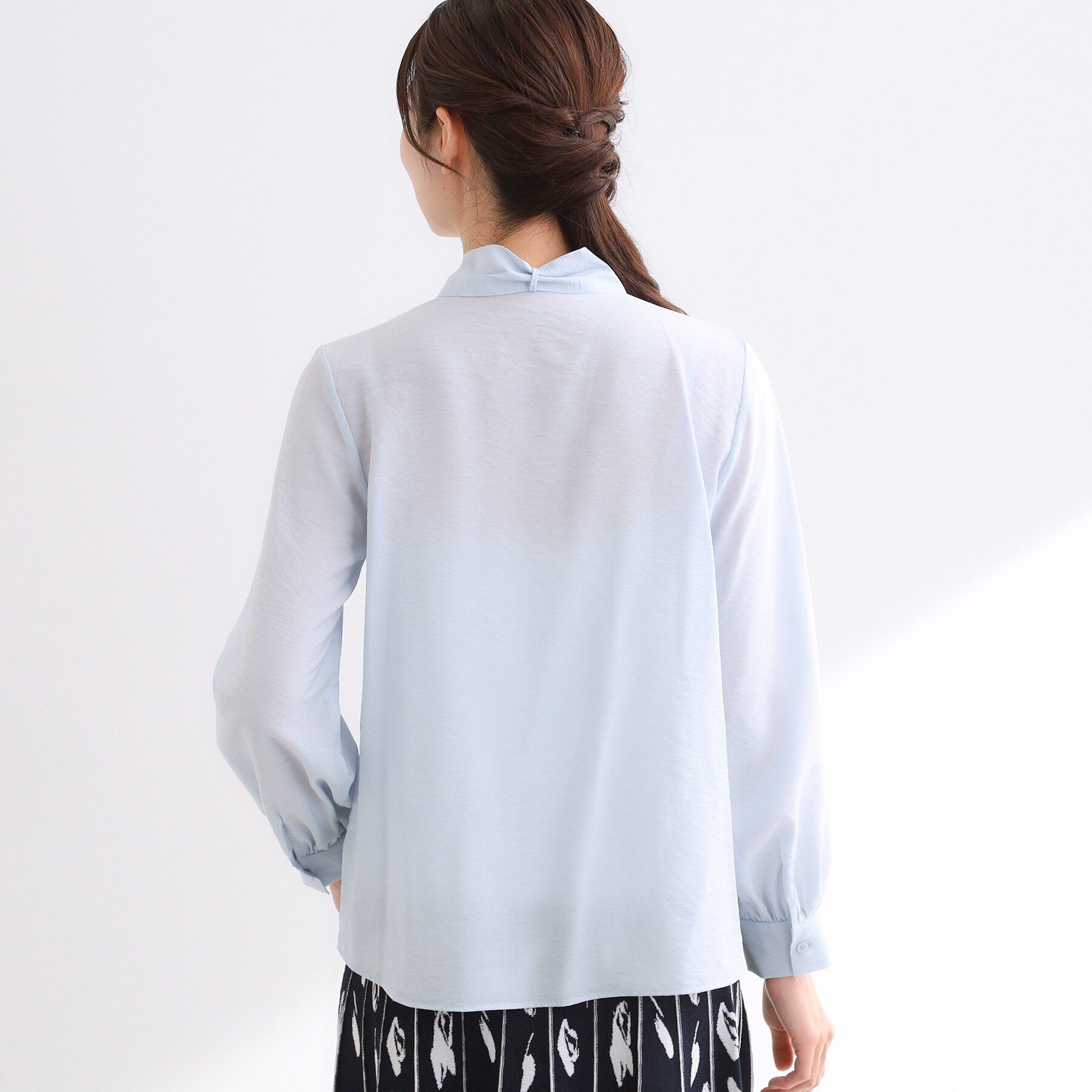 Reflect「【通勤／ボウタイ取り外し可】ボウタイ付きバンドカラーブラウス」|シャツ・ブラウス|