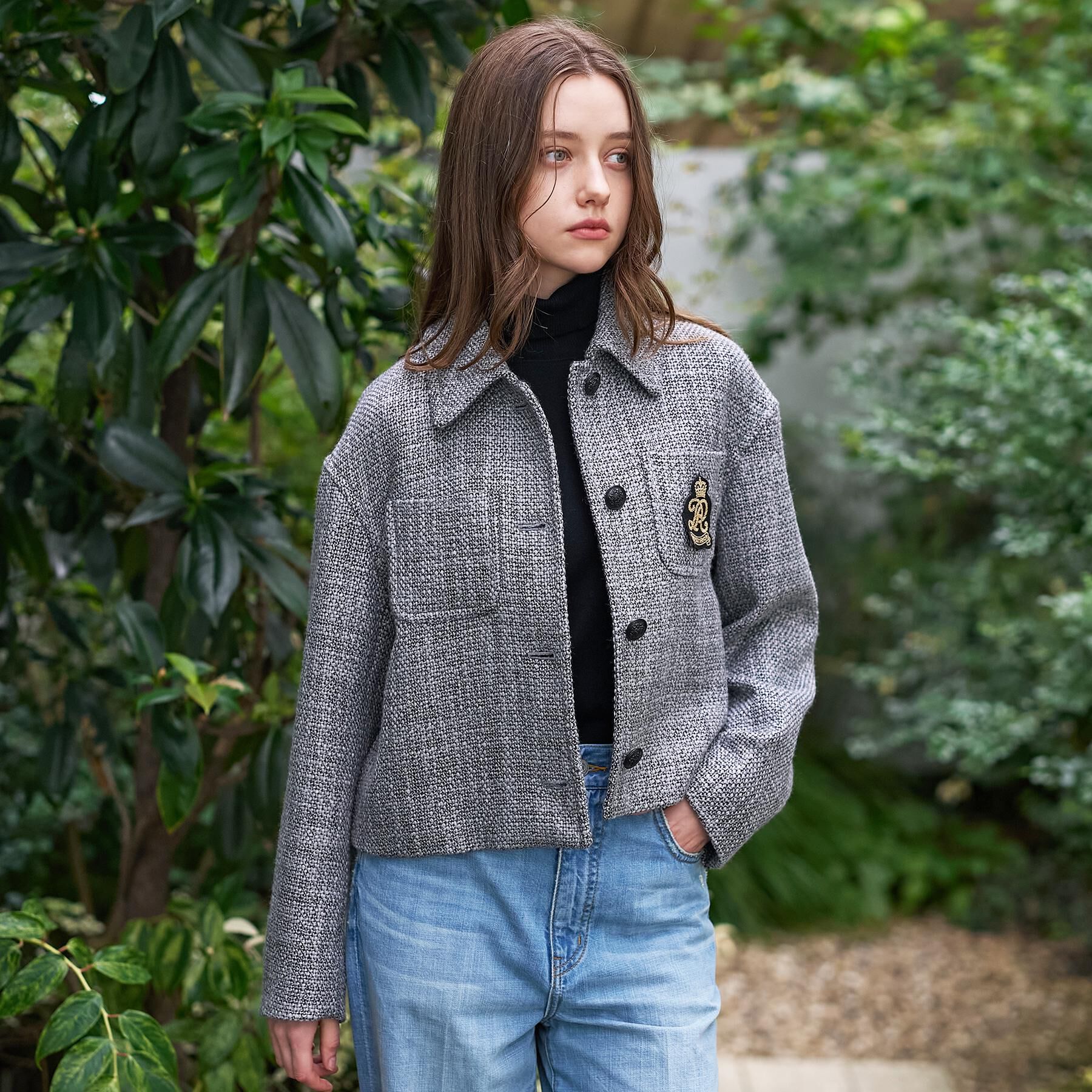 DRESSTERIOR「エンブレムショートブルゾン」|ブルゾン・スタジャン|グレー(012)