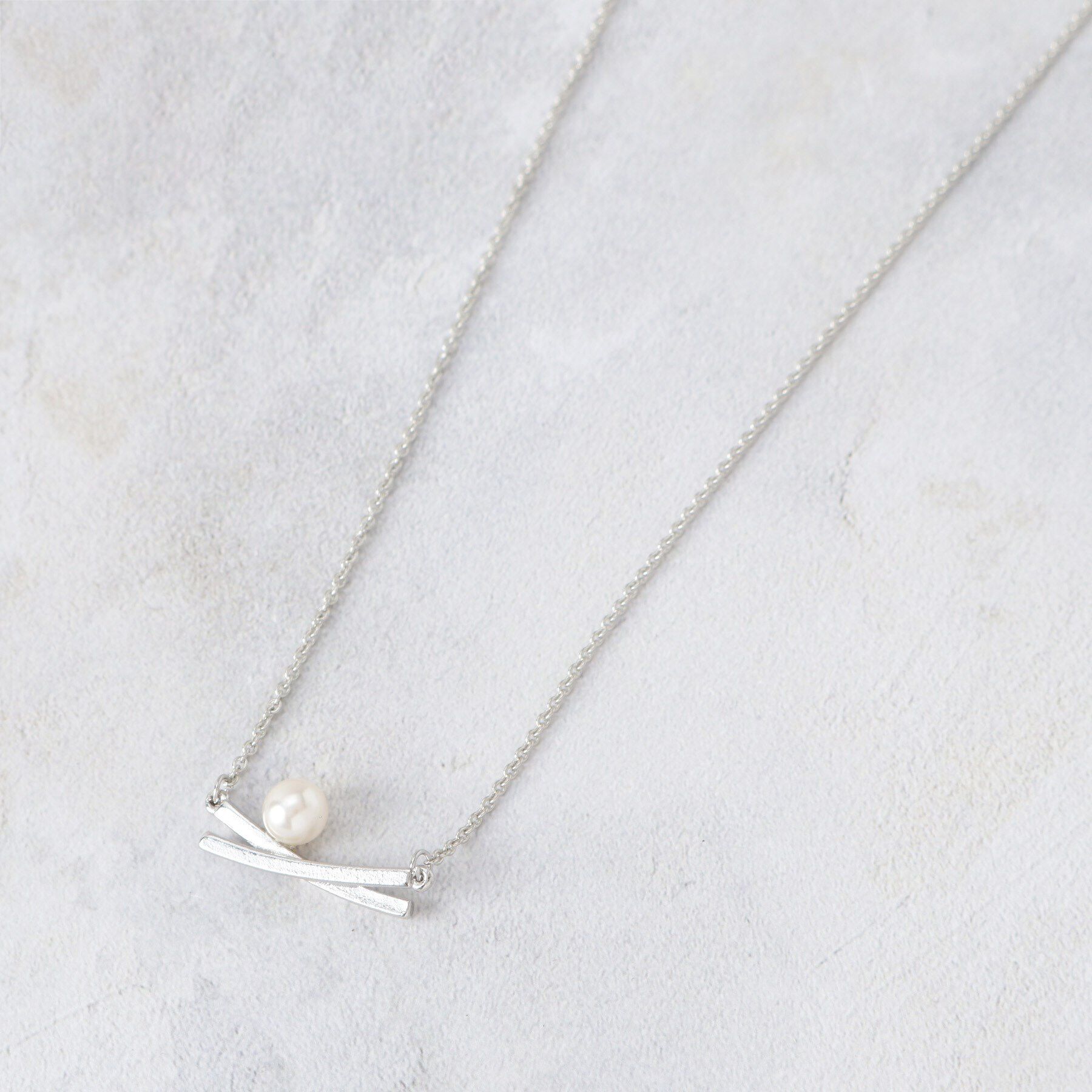 grove「クロスメタルパール調ショートネックレス【入卒対応可】」|ネックレス|