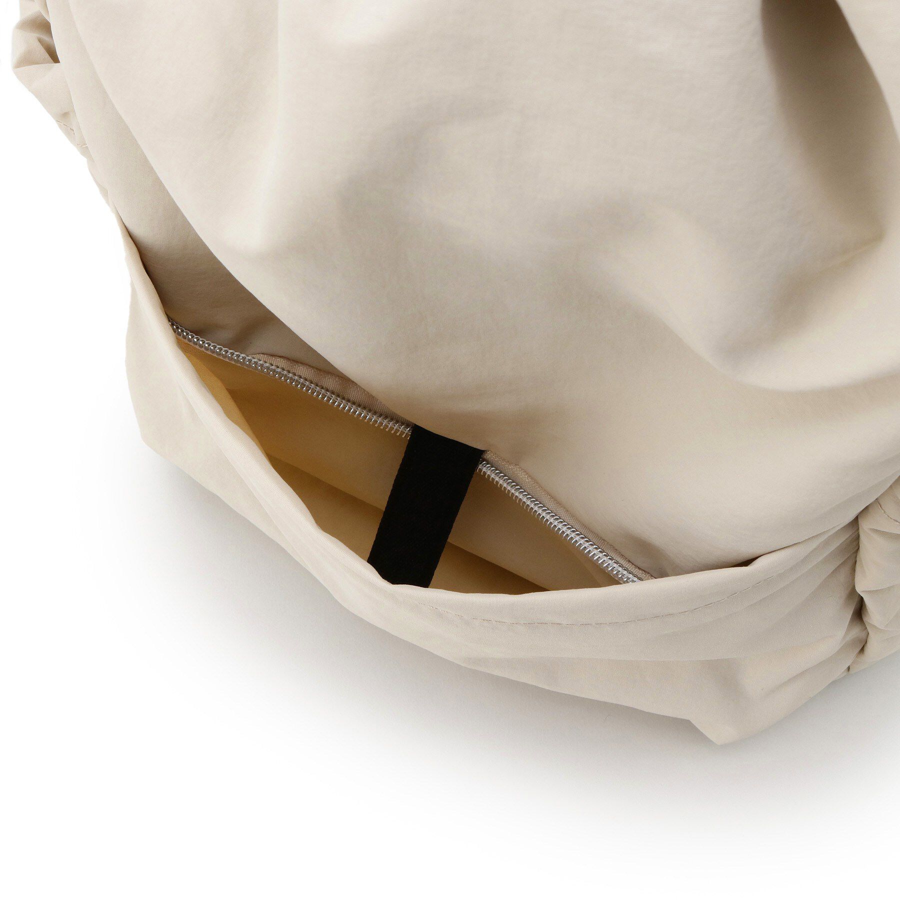 grove「【晴れの日も雨の日も】撥水フラップナイロンリュック」|リュック|