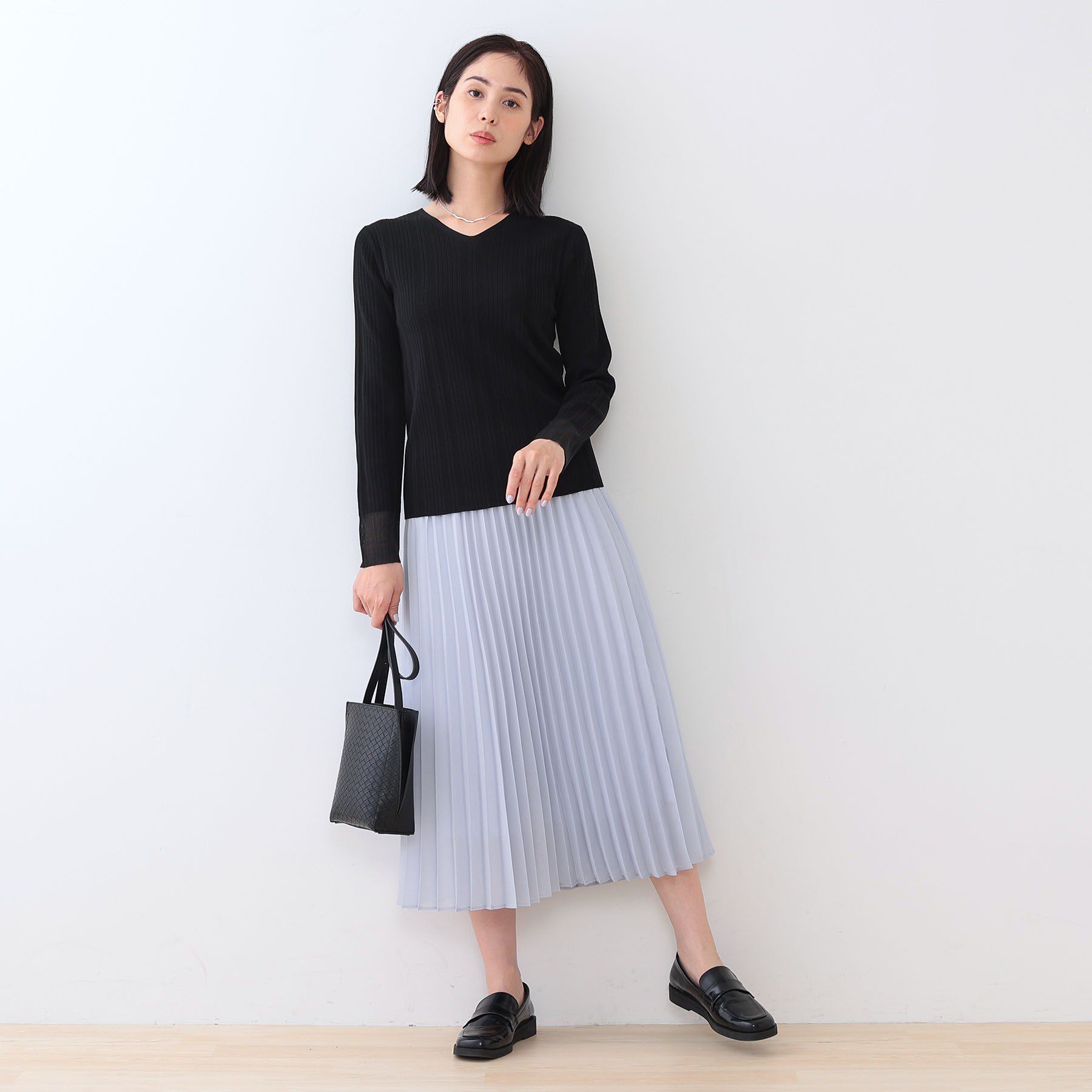 INDIVI「【洗える／袖口シアー】コンパクトVネックニット」|ニット・セーター|