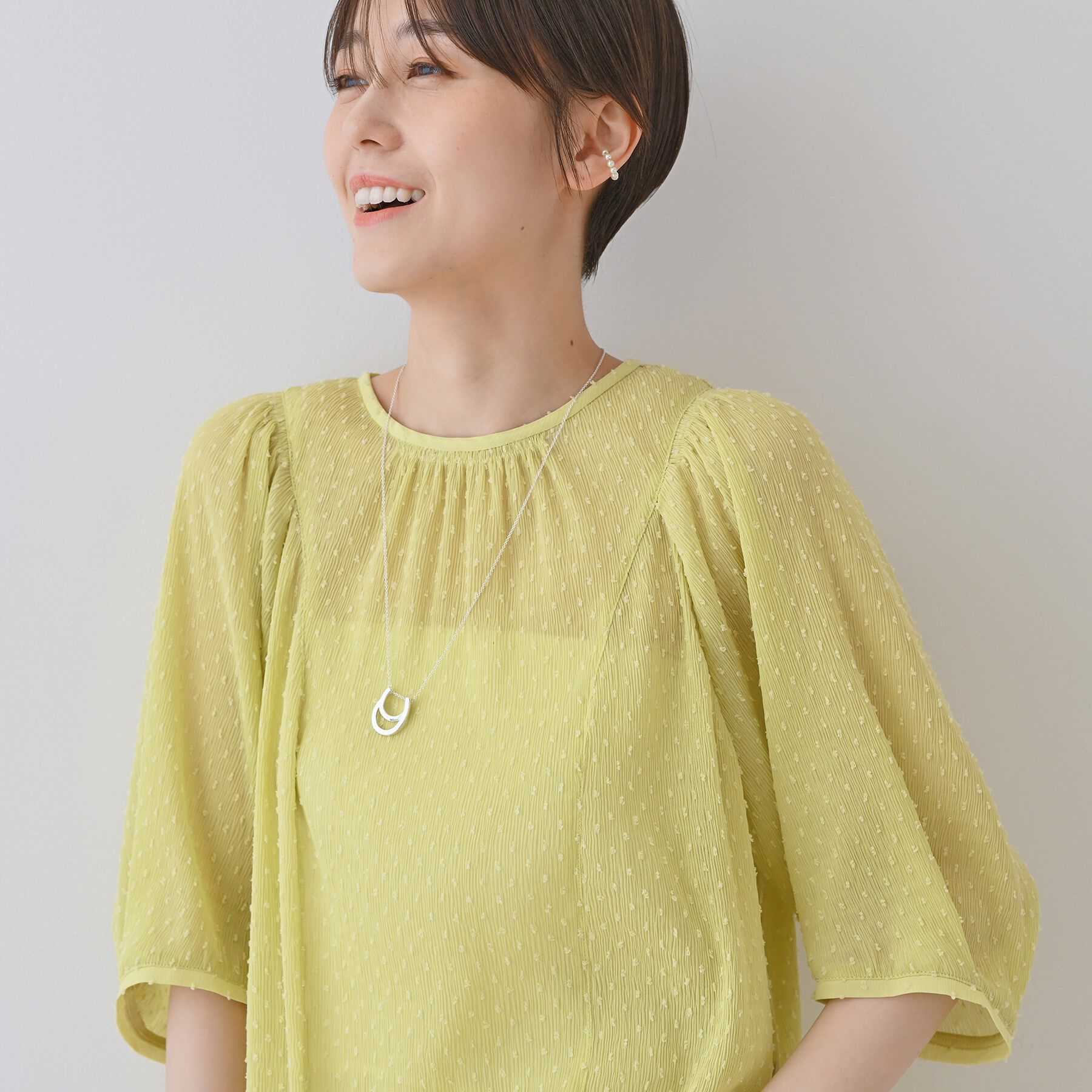 INDIVI「【洗える／ドット柄／凹凸素材】袖コンシャスドルマンブラウス」|シャツ・ブラウス|グリーン(425)