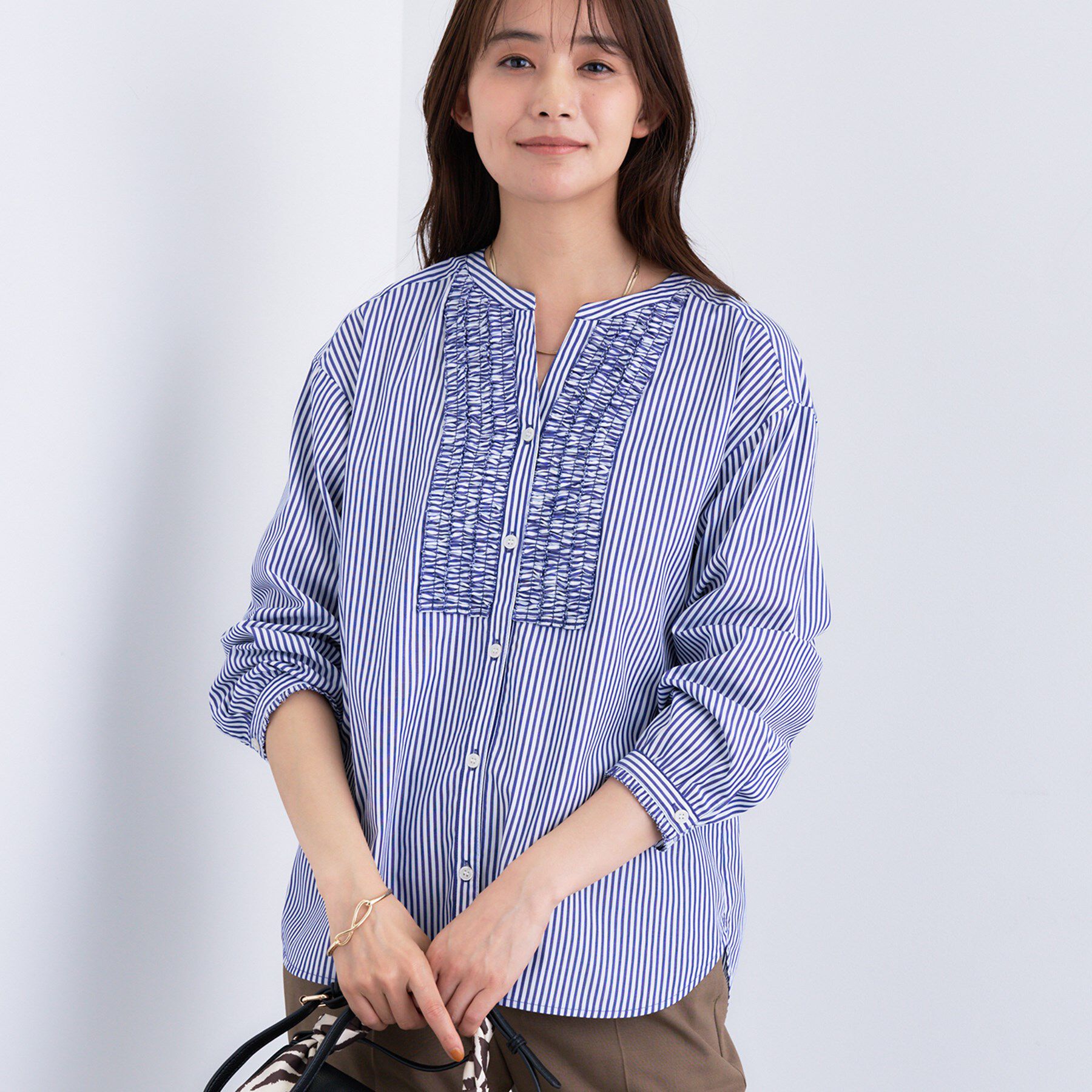 INDIVI「【洗える】胸元タックフリル長袖ブラウス」|シャツ・ブラウス|