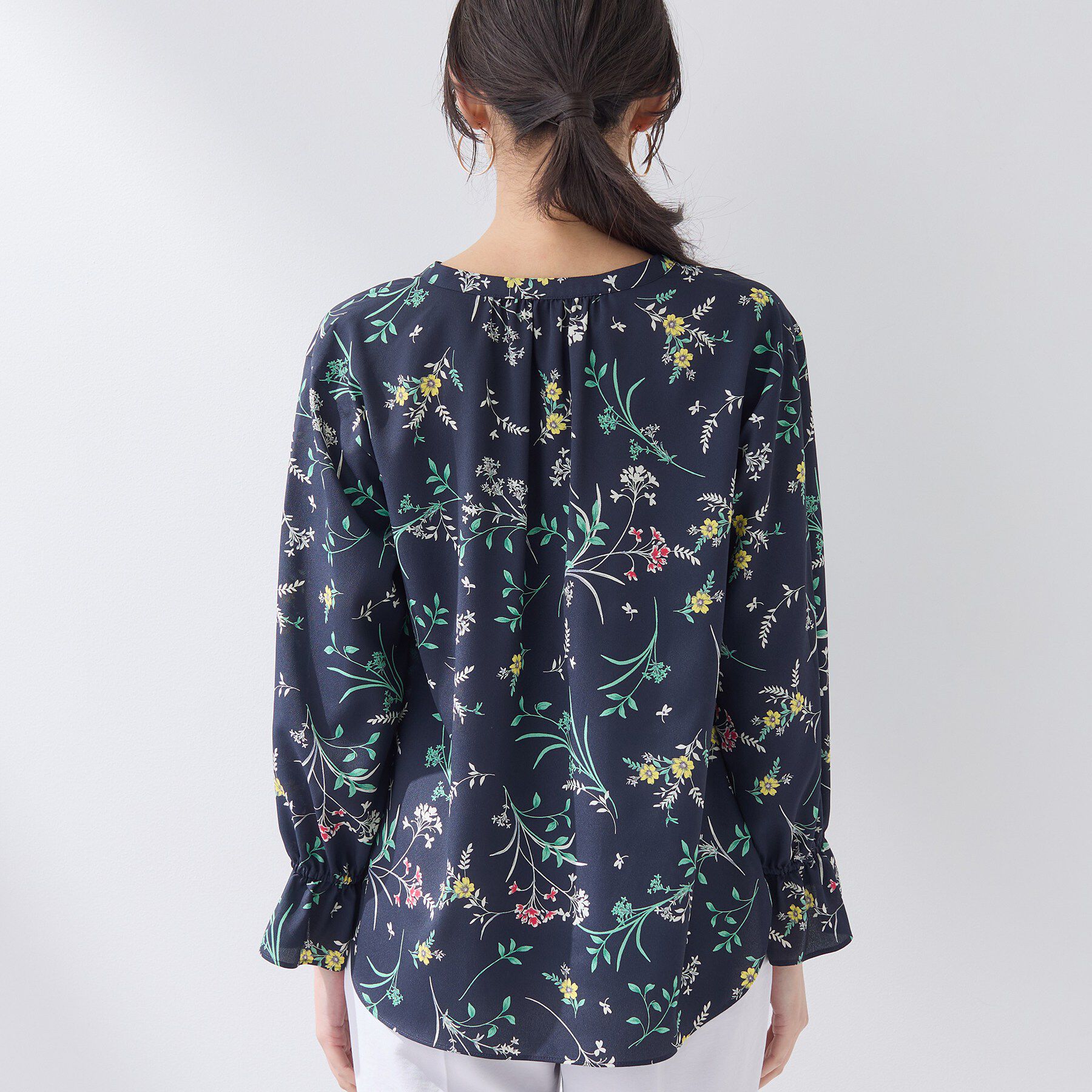 INDIVI「【SETUP可能】モダンフラワー柄キャンディスリーブブラウス」|シャツ・ブラウス|