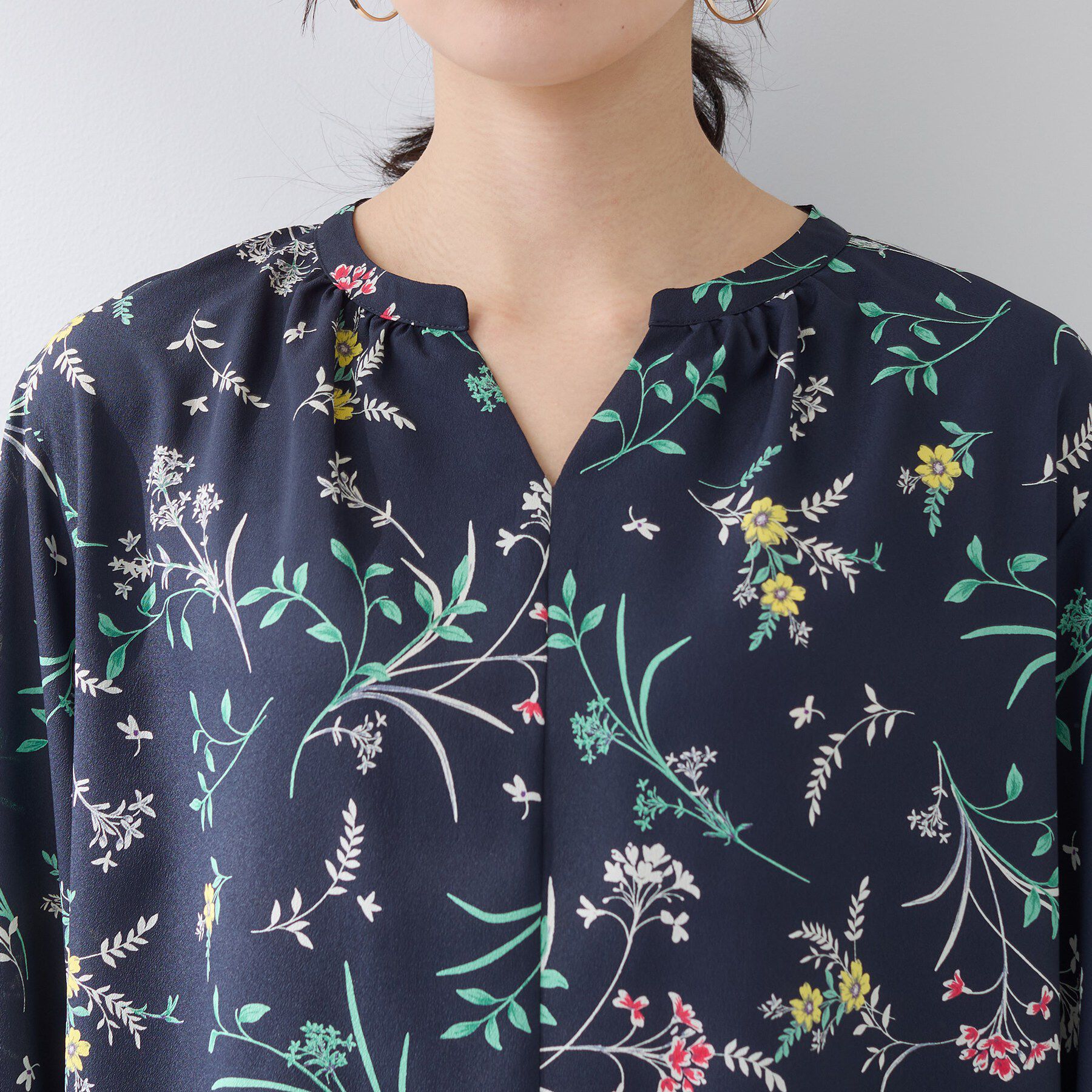 INDIVI「【SETUP可能】モダンフラワー柄キャンディスリーブブラウス」|シャツ・ブラウス|