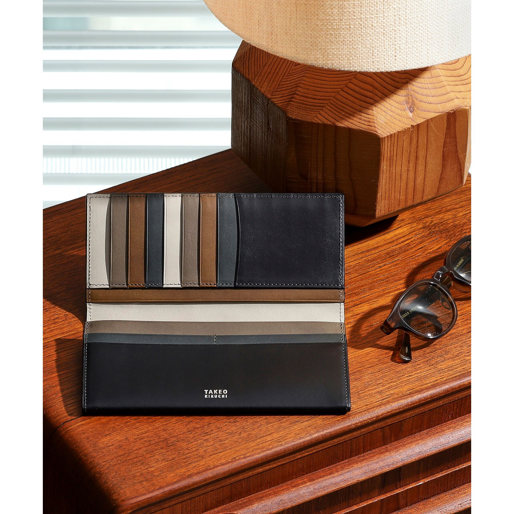 TAKEO KIKUCHI「アンティーク調レザー 2つ折り長財布」|財布|ブラック(519)
