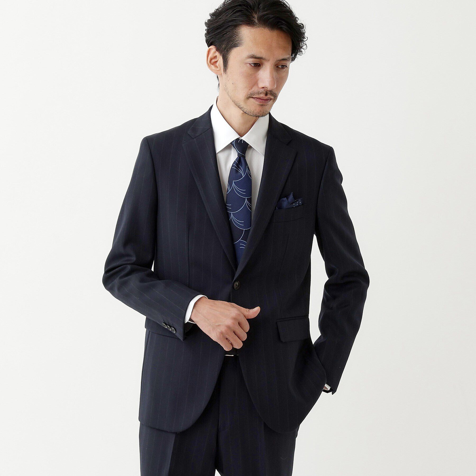 TAKEO KIKUCHI「【THE FLAGSHIP】矢絣 ストライプ スーツ」|スーツ|ネイビー(394)