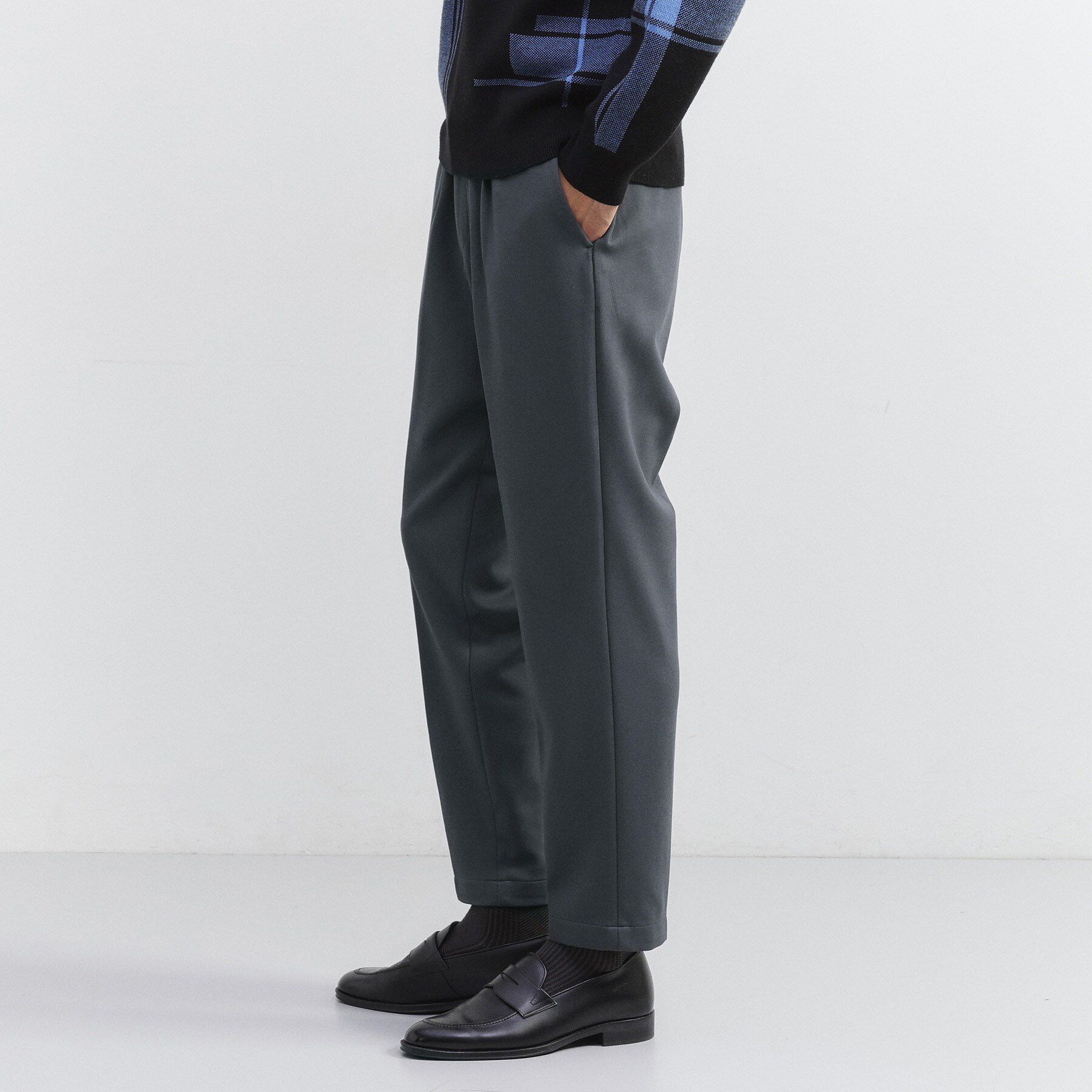 TAKEO KIKUCHI「【JUST ONE LAYER】ダウンファブリック ポンチ スリムタック イージーパンツ」|その他|