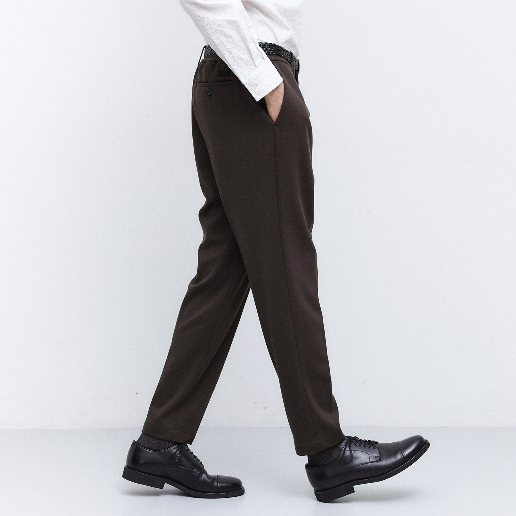 TAKEO KIKUCHI「【JUST ONE LAYER】ダウンファブリック ポンチ スリムタック イージーパンツ」|その他|